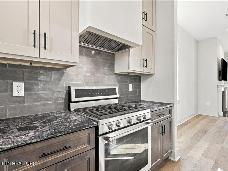 18-015_1I2A2022 - 1511 Grainger Ave, Knoxville, TN 37917, Knoxville