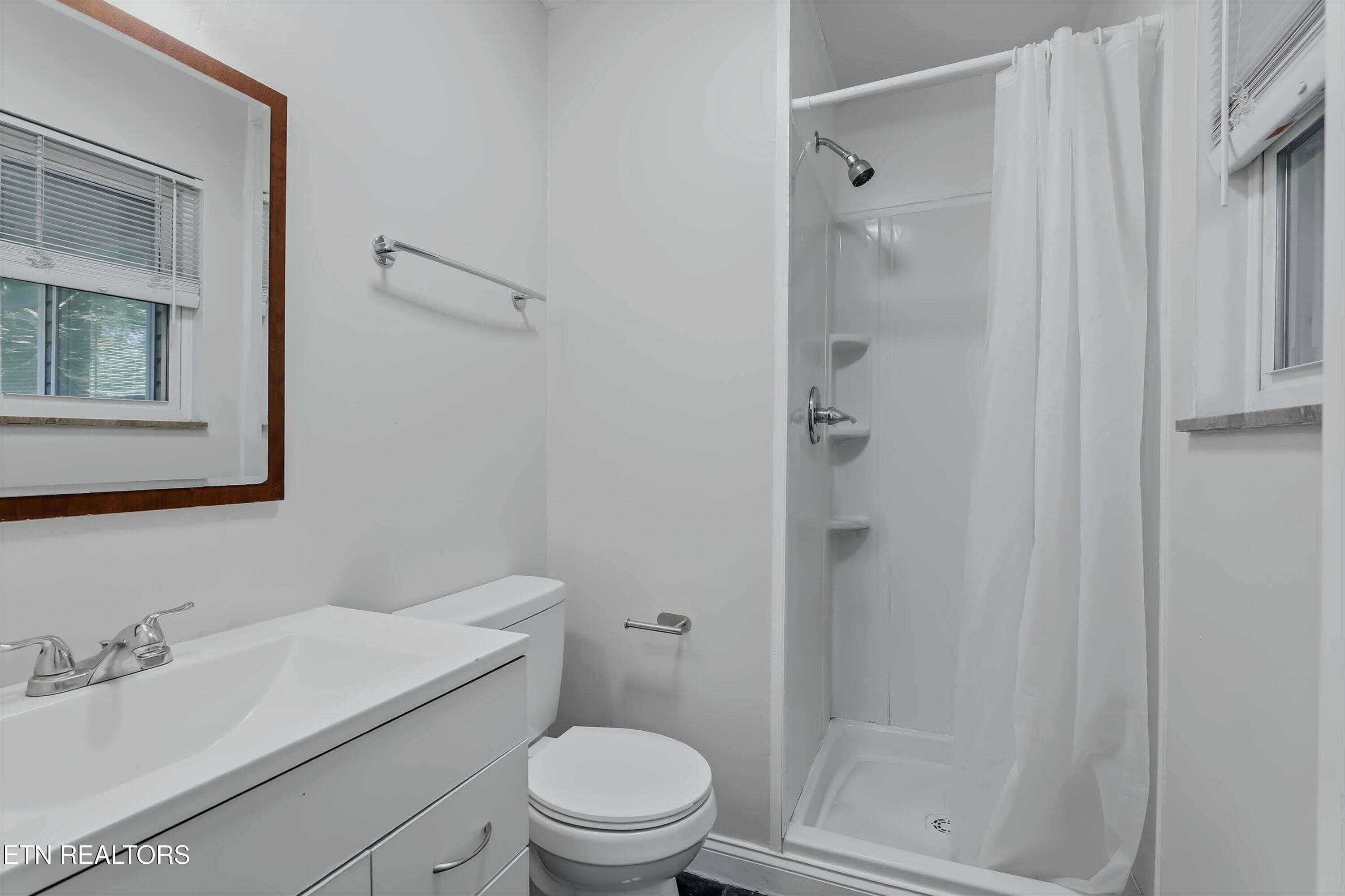 Primary Bathroom - 715 Lake Mill Lane, Knoxville, TN 37934, Knoxville