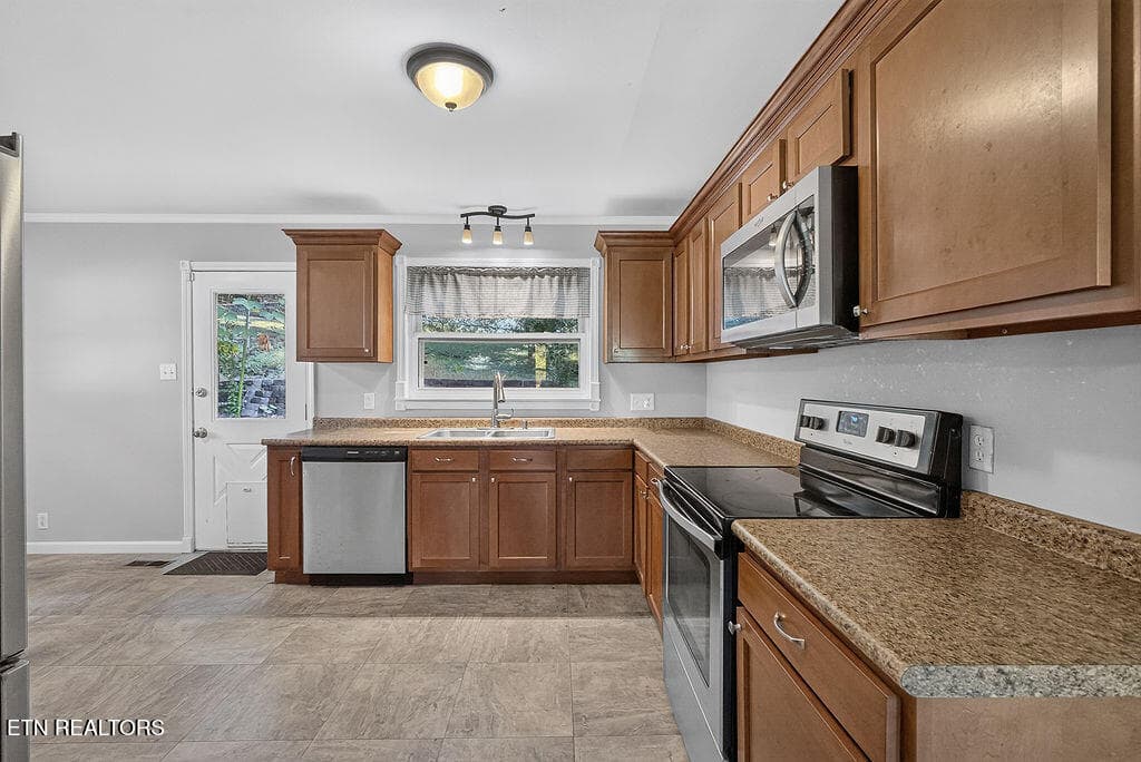 LB1A2454 - 420 Hialeah Drive, Knoxville, TN 37920, Knoxville