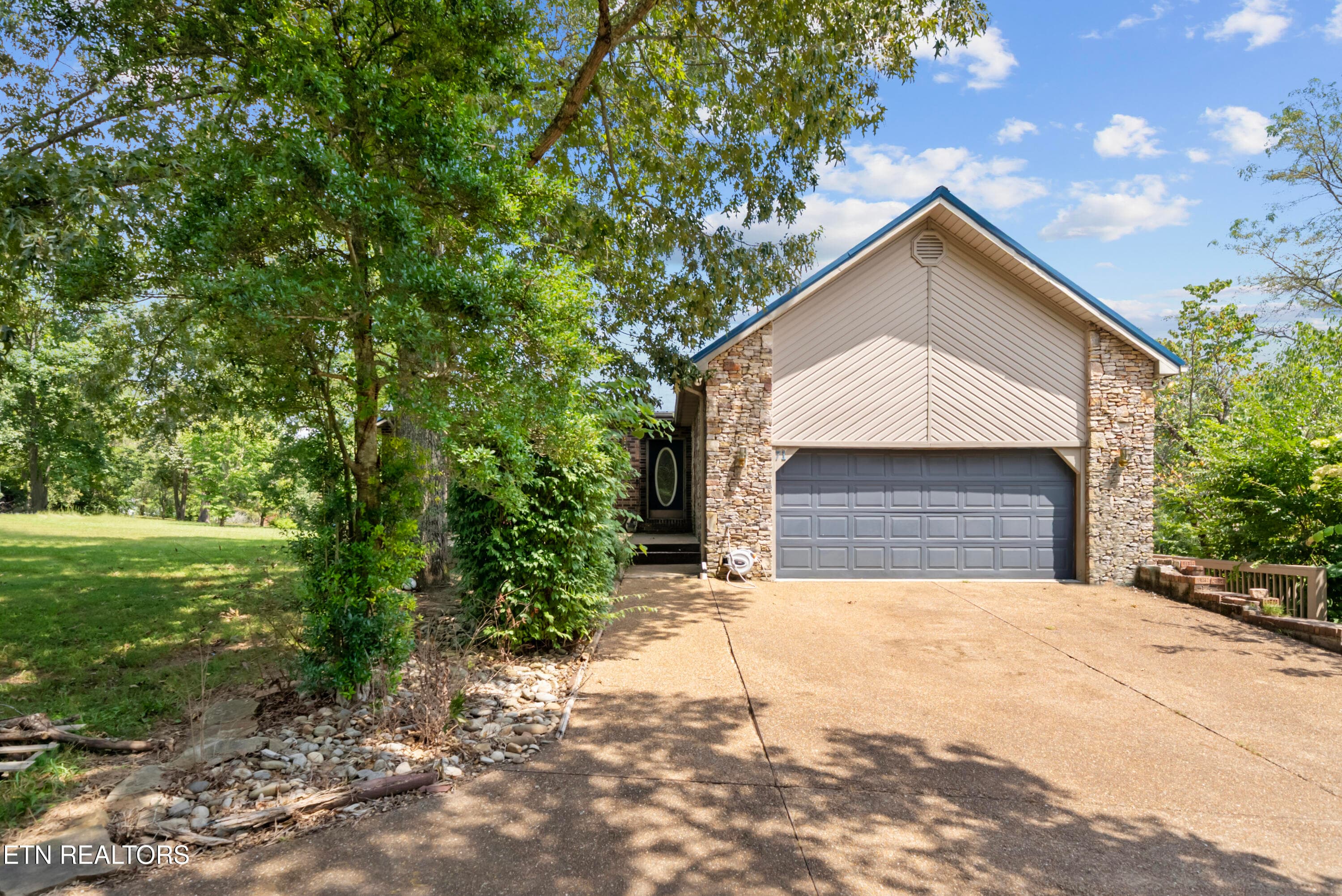 71 Creekway Drive, Crossville, TN 38555