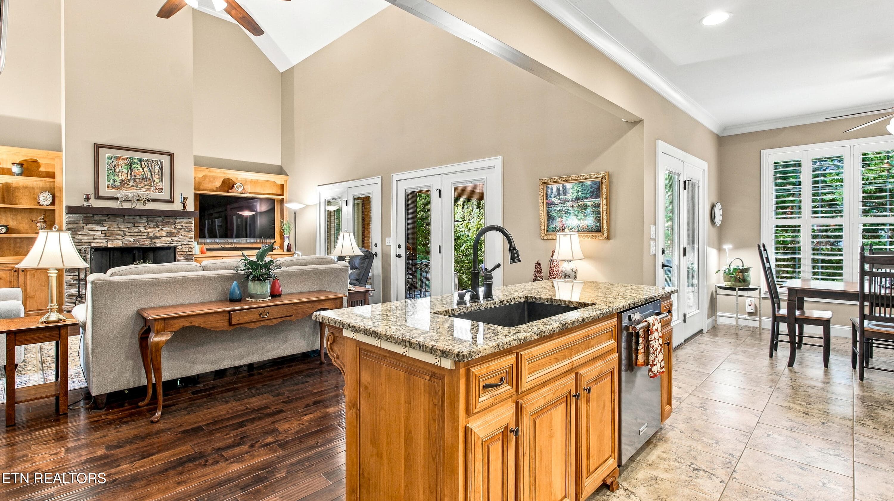 Kitchen Island - 723 Bayshore Rd, Knoxville, TN 37934, Knoxville
