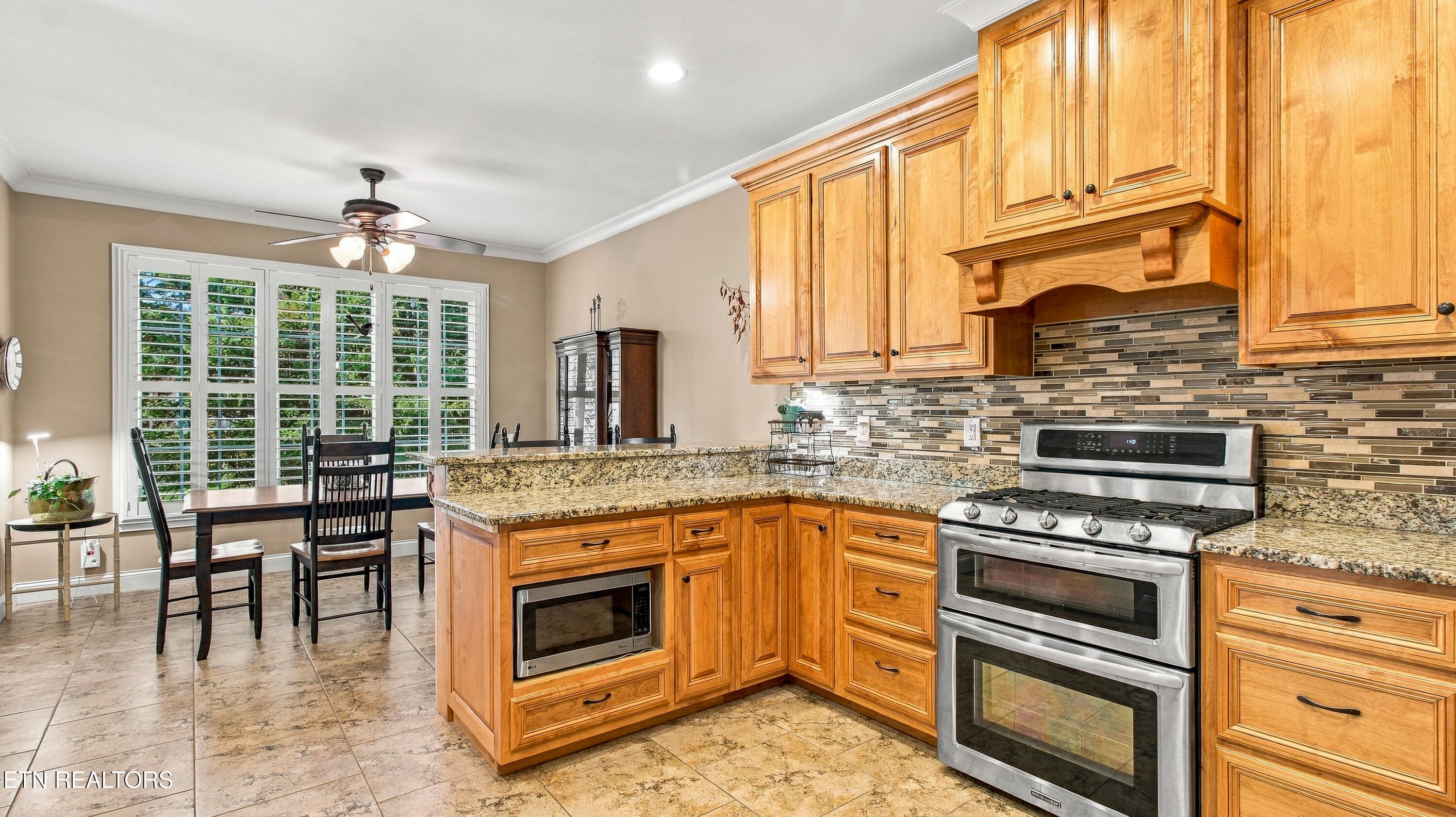 Kitchen & Breakfast area - 723 Bayshore Rd, Knoxville, TN 37934, Knoxville