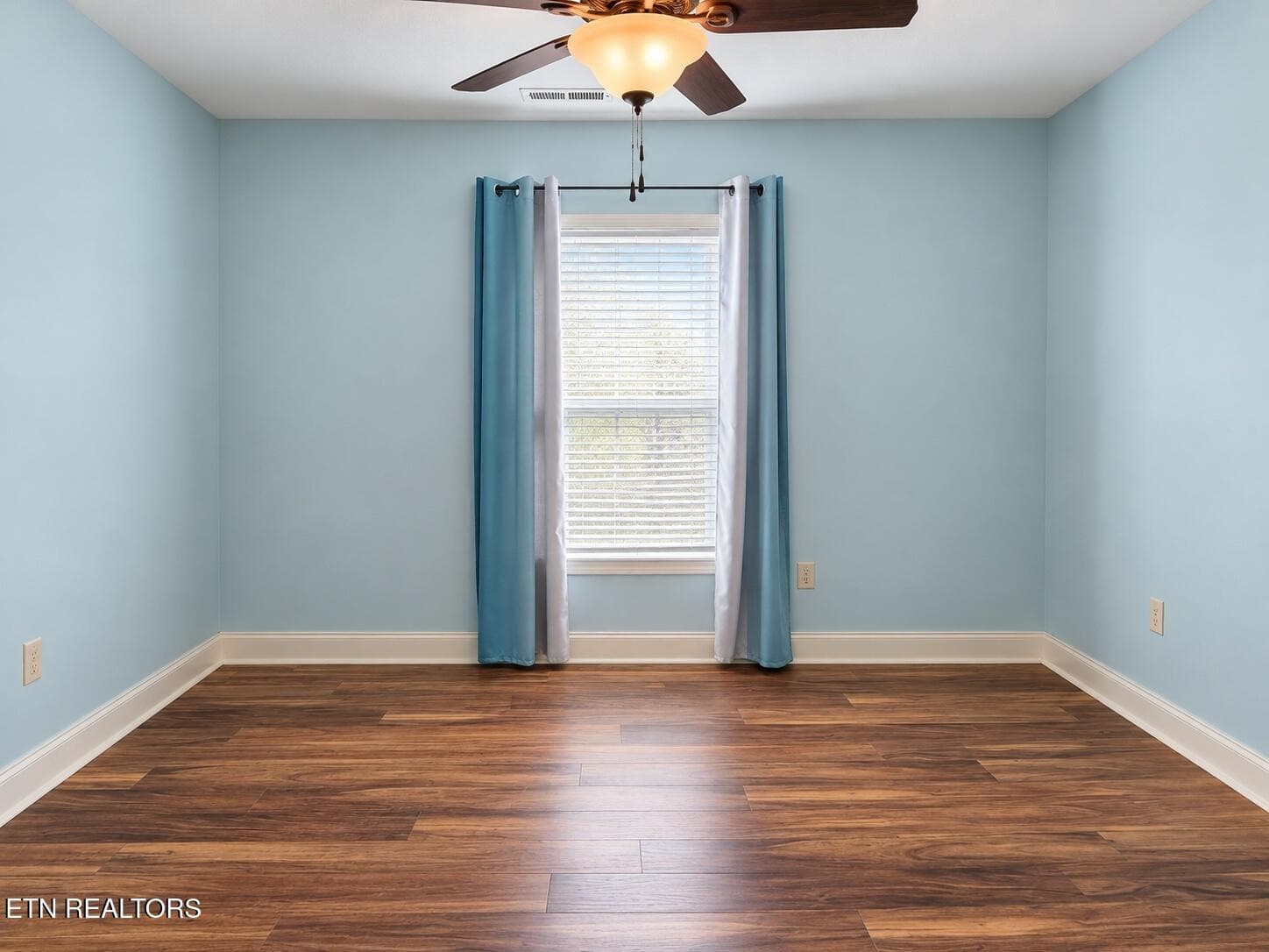 Bright_Blue_Bedroom - 2075 Watkins Rd, Loudon, TN 37774, Loudon