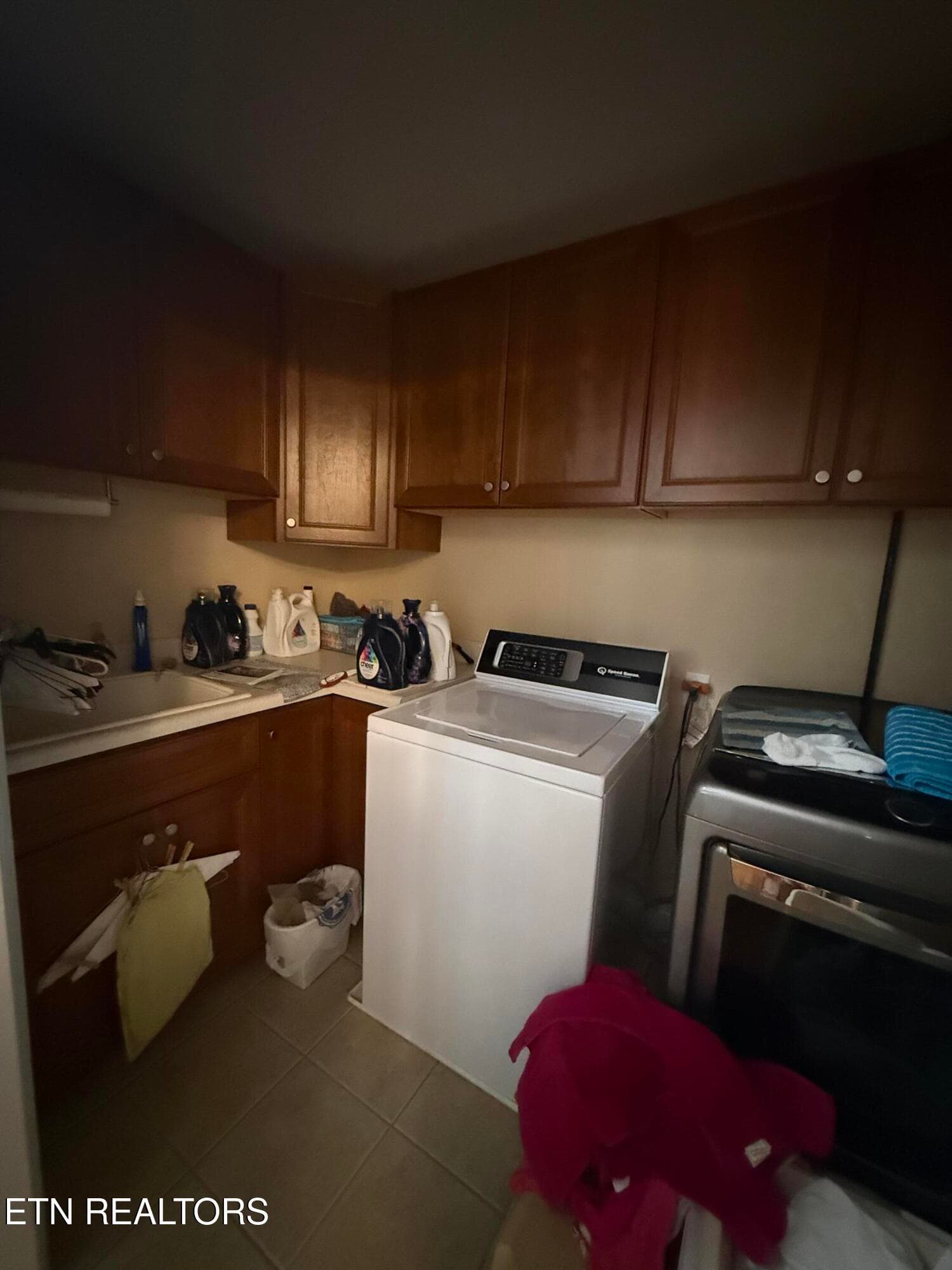 Laundry - 1438 Cottage Glen Lane, Maryville, TN 37801, Maryville