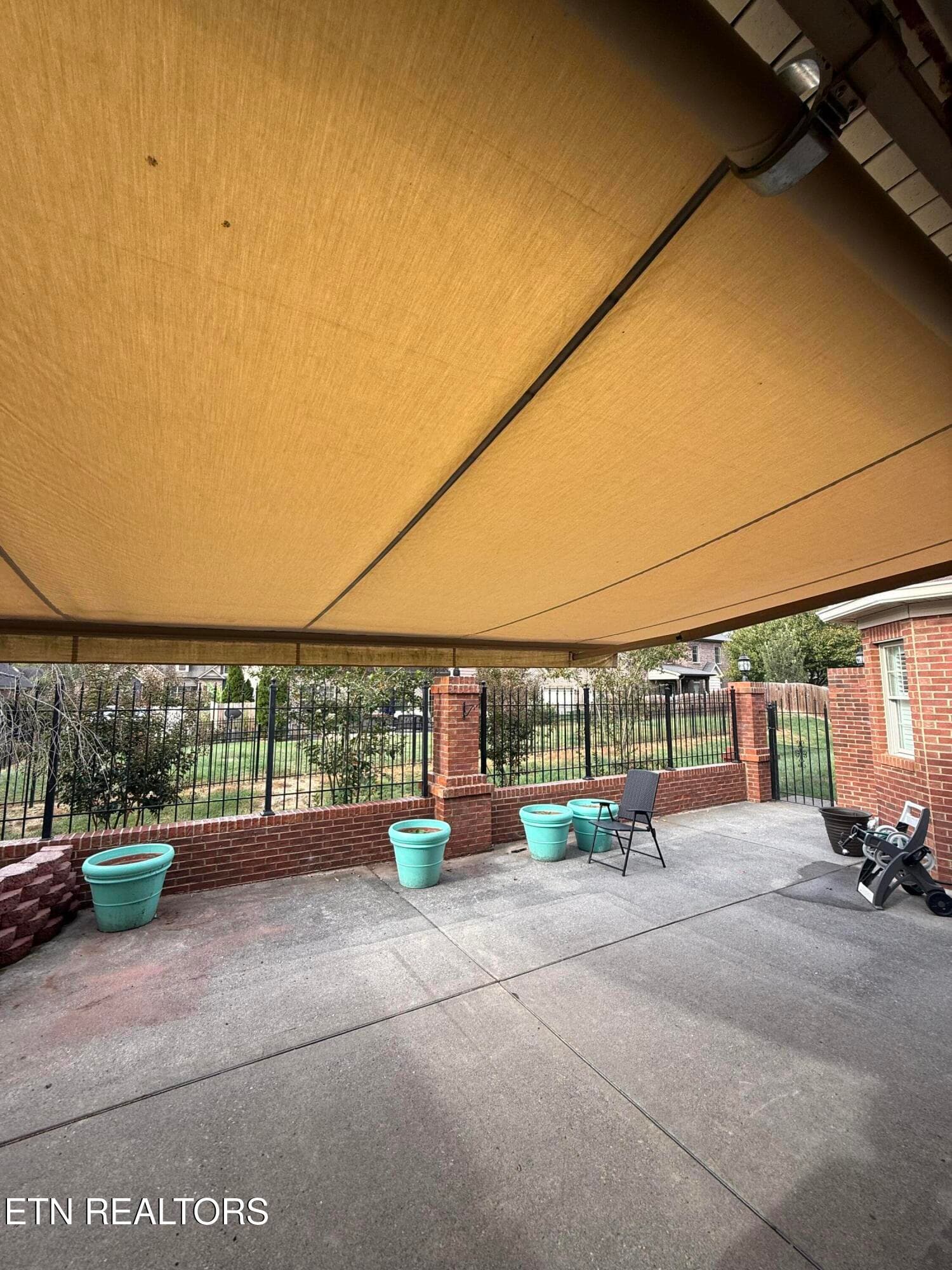 Large patio with retractable awning - 1438 Cottage Glen Lane, Maryville, TN 37801, Maryville