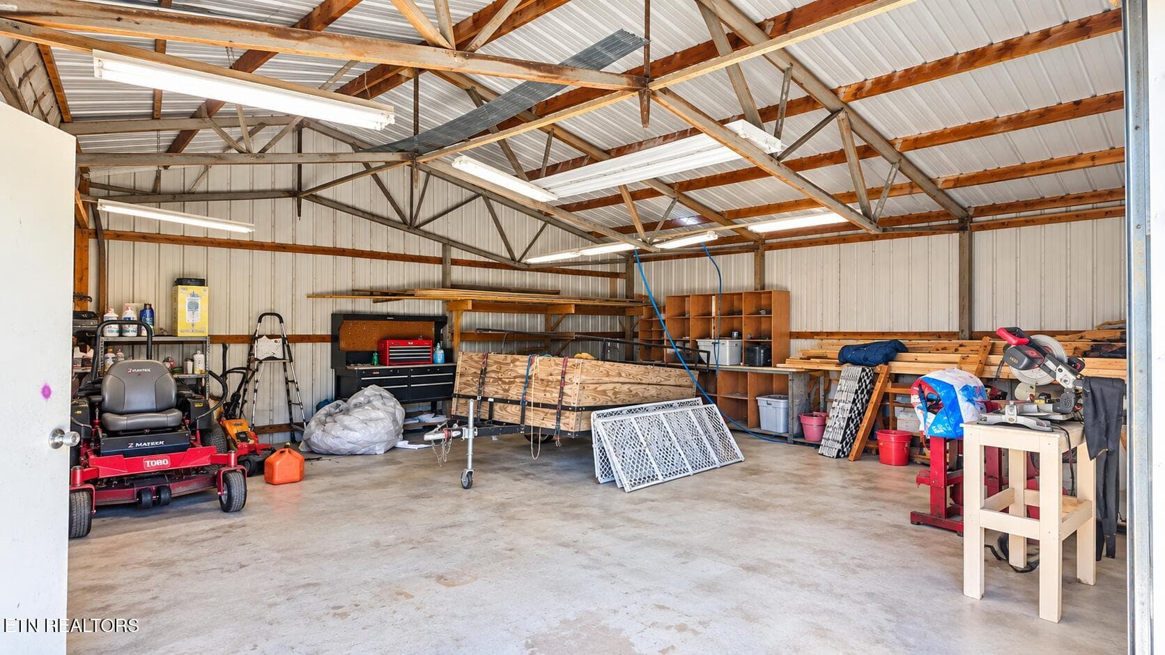 garage - 2075 Watkins Rd, Loudon, TN 37774, Loudon