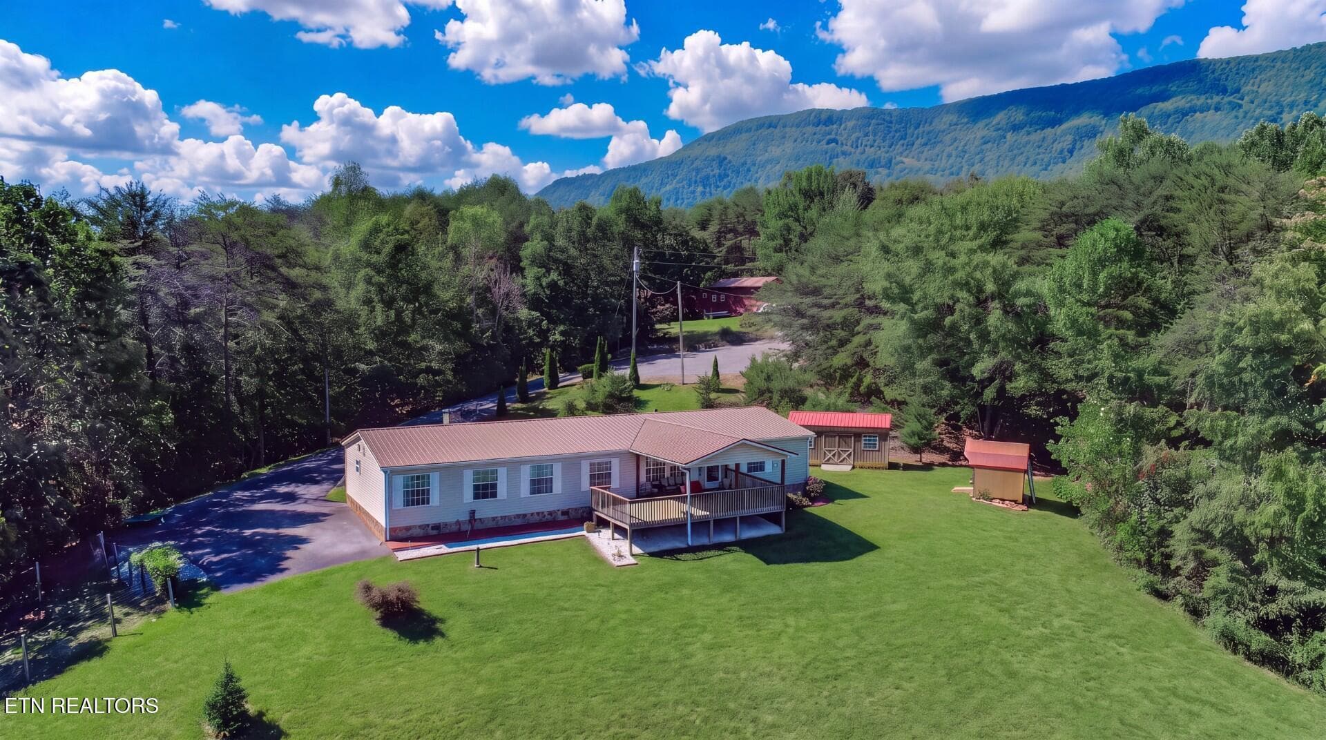 522 Under The Sun Rd, Cosby, TN 37722