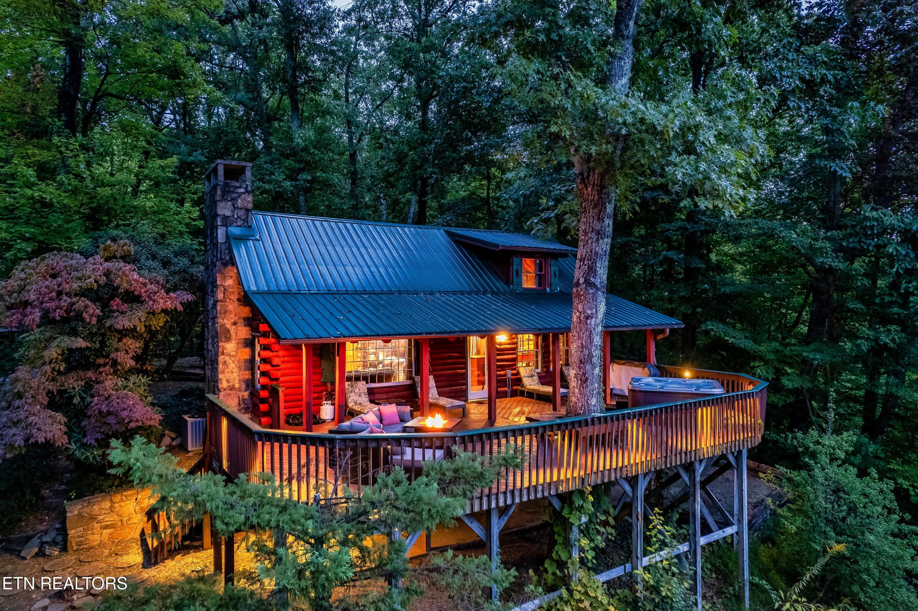 1008 E Foothills Drive, Gatlinburg, TN 37738