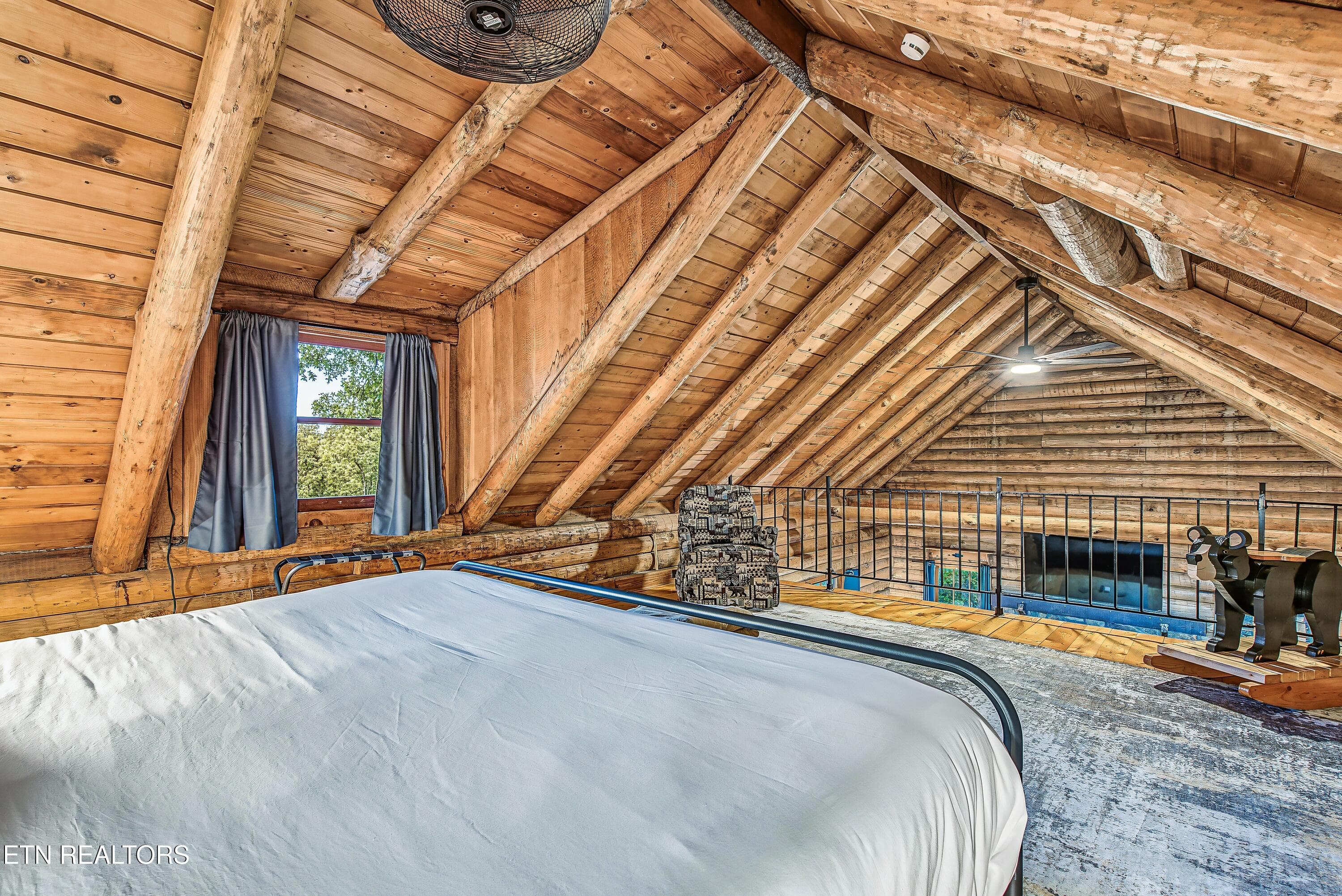 1008Fre-28 - 1008 E Foothills Drive, Gatlinburg, TN 37738, Gatlinburg