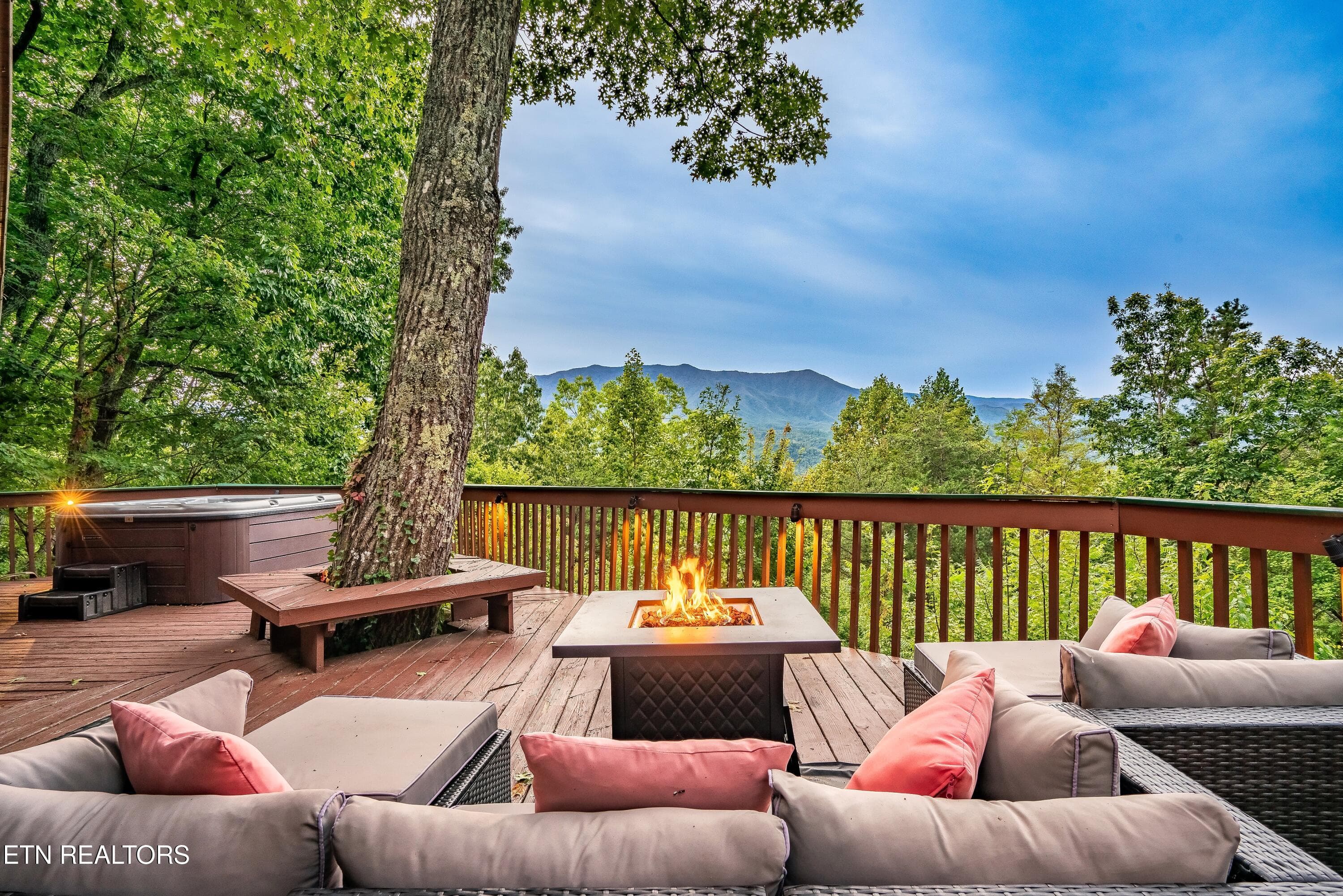 1008Fre-31 - 1008 E Foothills Drive, Gatlinburg, TN 37738, Gatlinburg