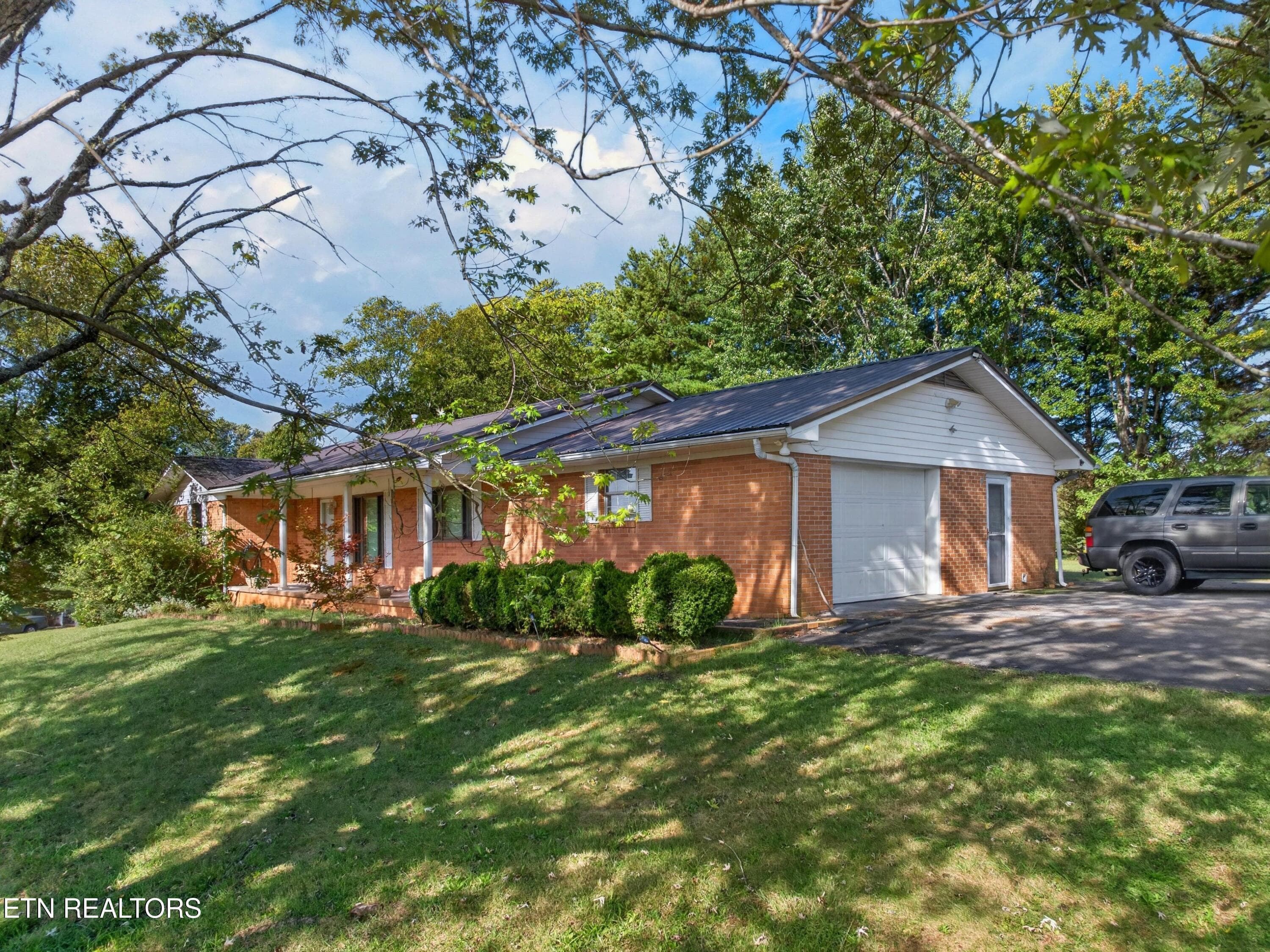 1104 Fairview Drive, Dandridge, TN 37725