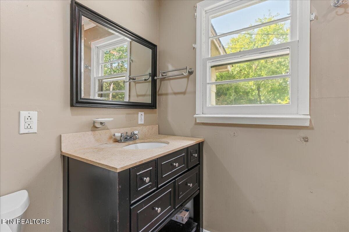 Bathroom vanity with stone-look top - 139 County Road 532, Etowah, TN 37331, Etowah