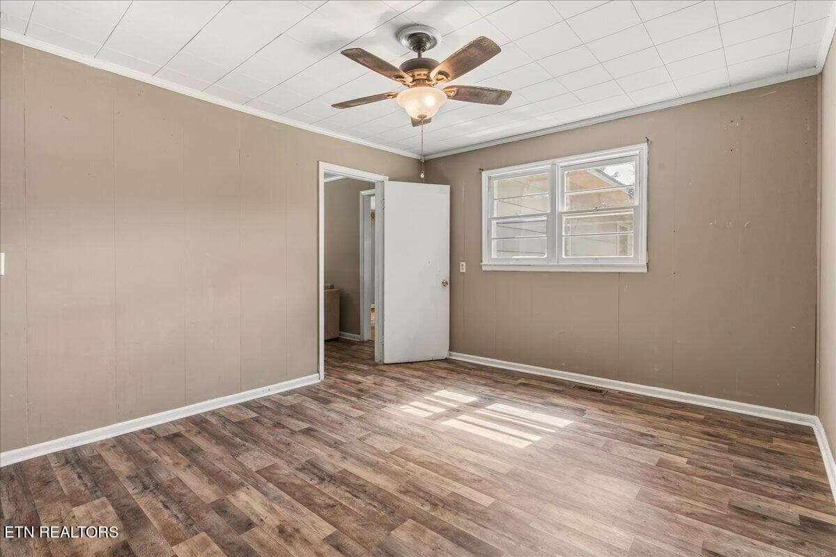Primary bedroom with ceiling fan - 139 County Road 532, Etowah, TN 37331, Etowah