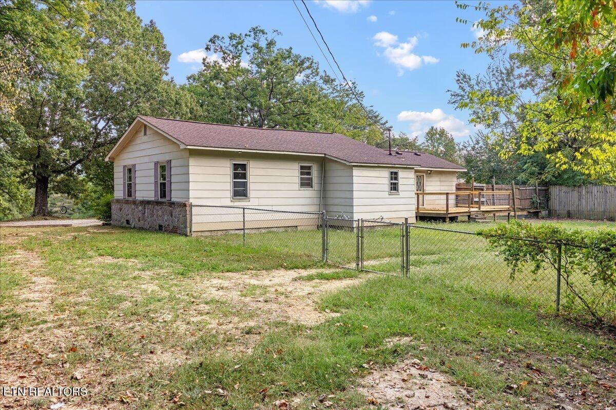 Rear view with fenced backyard - 139 County Road 532, Etowah, TN 37331, Etowah