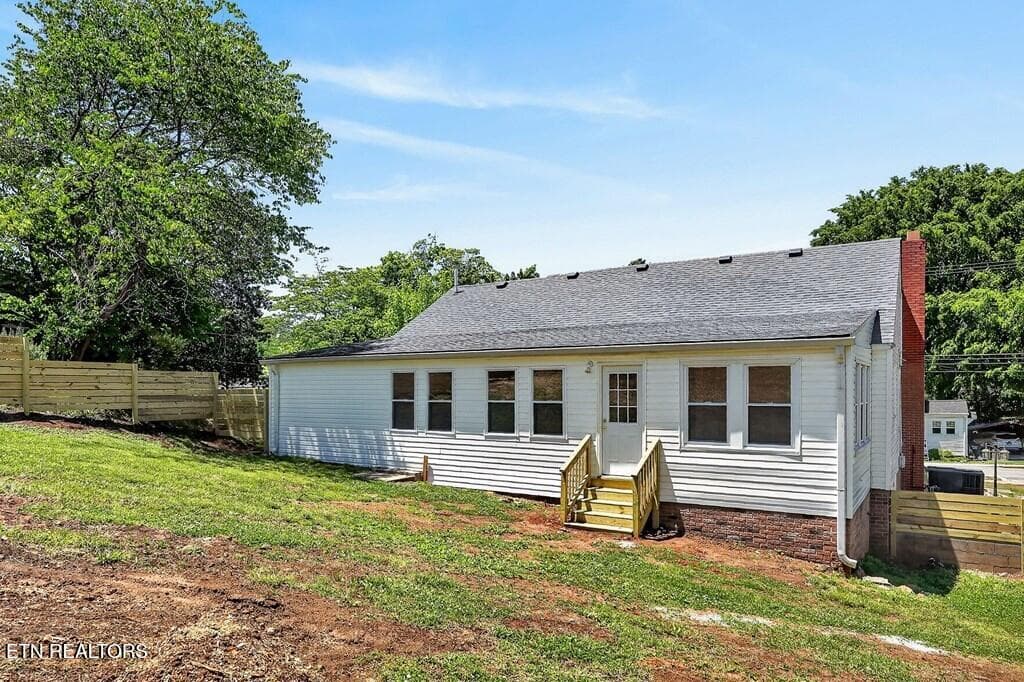 tur35 - 128 S Young St, Sparta, TN 38583, Sparta