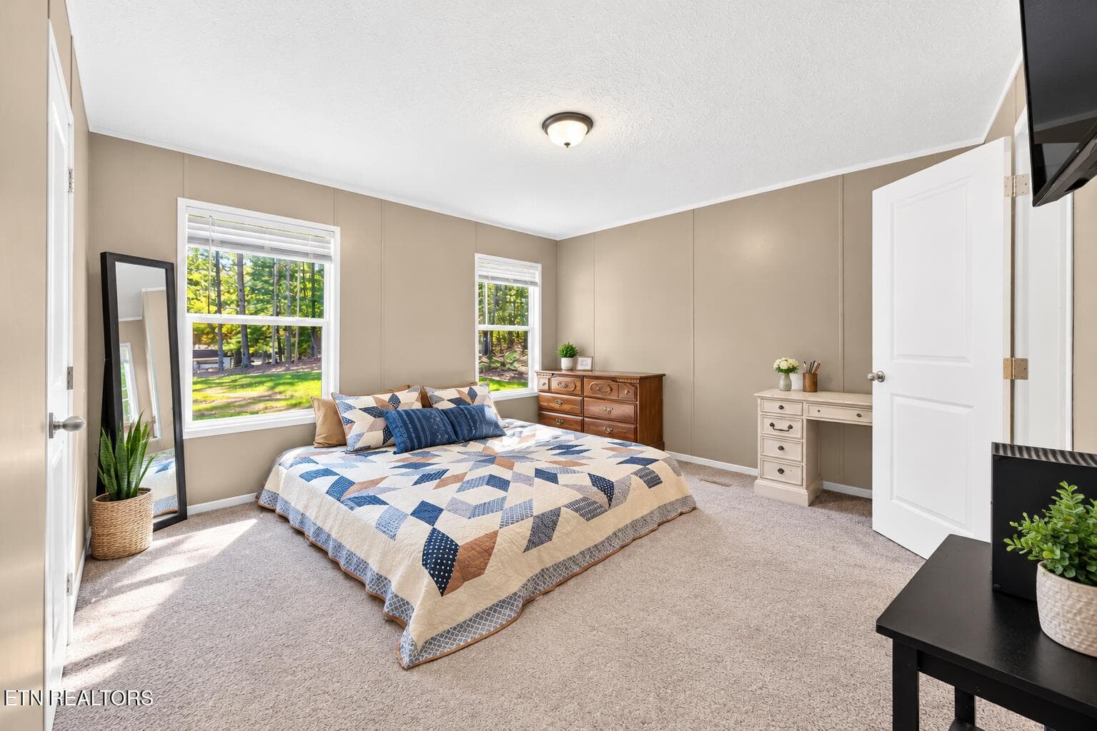Bright Modern Farmhouse Bedroom Retreat - 3131 Oswego Rd, Crossville, TN 38572, Crossville