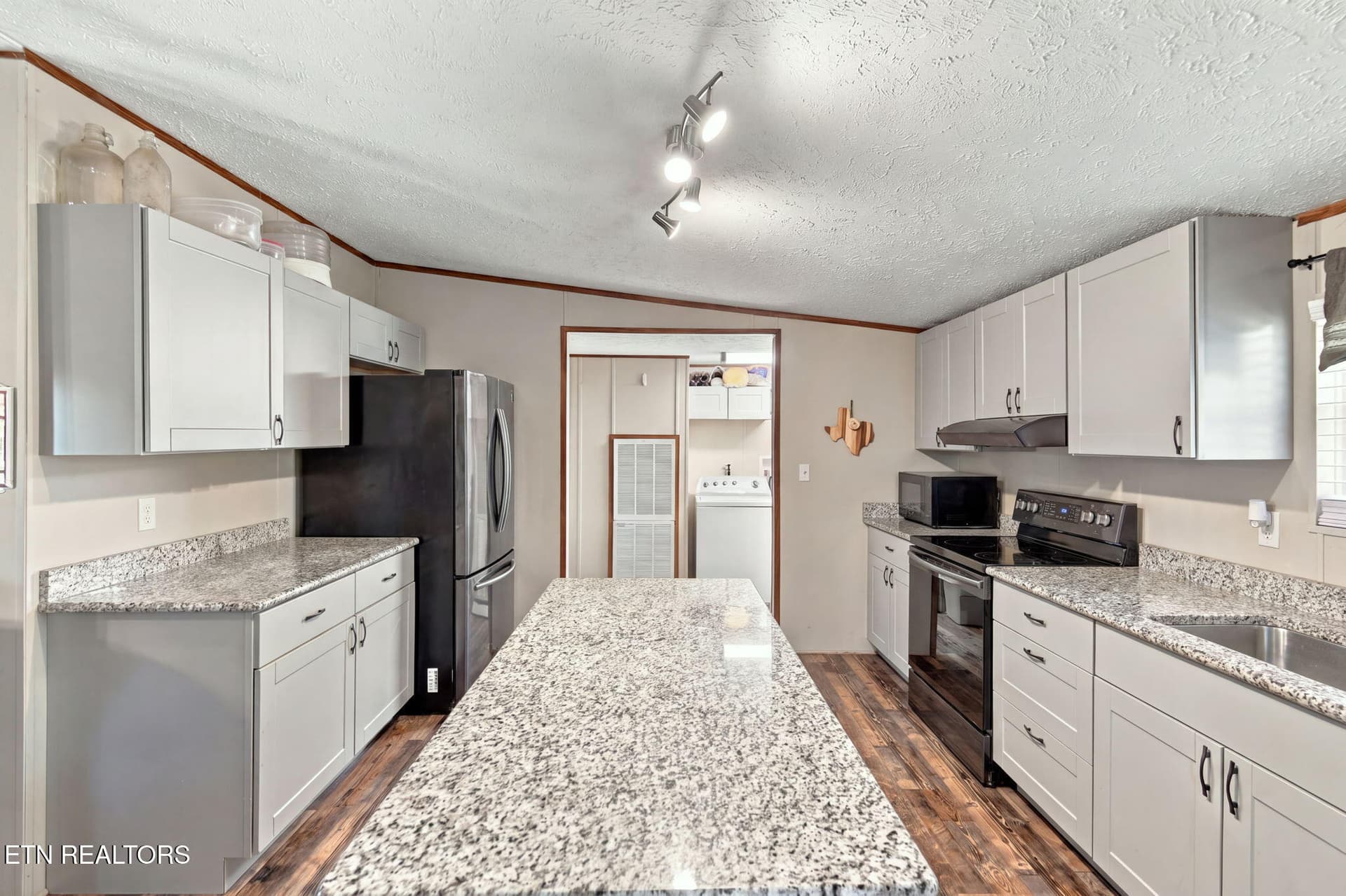 42-web-or-mls-042_025_DSC_9300__declutte - 3840 War Creek Rd, Thorn Hill, TN 37881