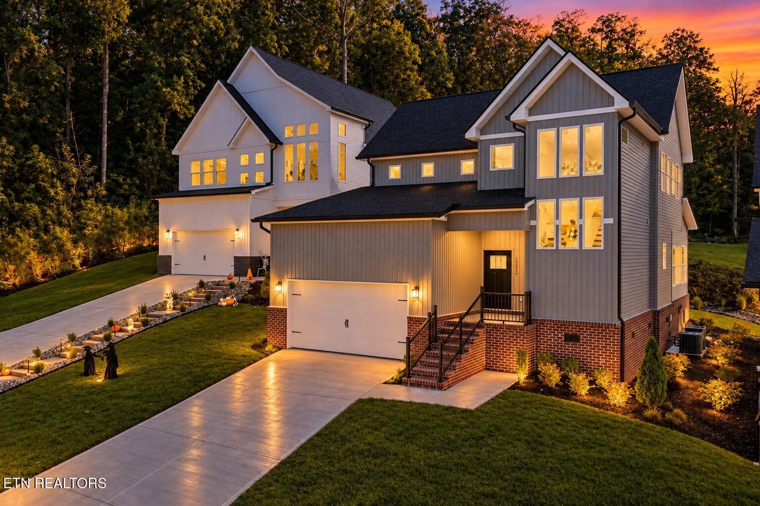 Modern Farmhouse Homes at Twilight - 12512 Dalton View Lane, Knoxville, TN 37932, Knoxville