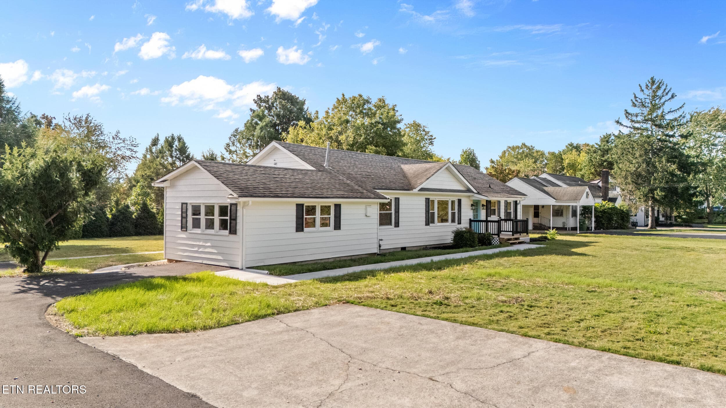 Left side Home - 1618 Old Niles Ferry Rd, Maryville, TN 37803, Maryville
