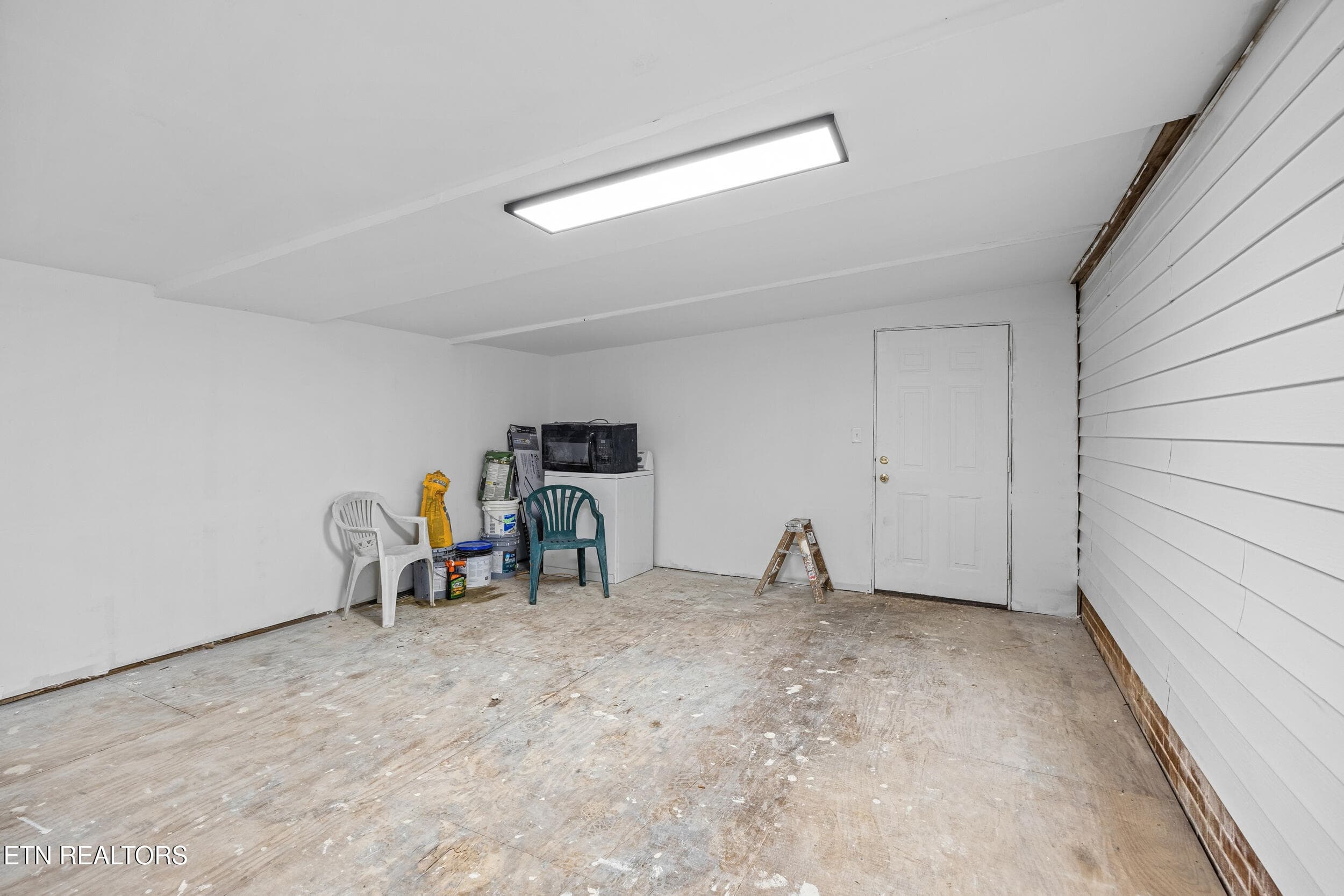 Enclosed exterior storage - 1618 Old Niles Ferry Rd, Maryville, TN 37803, Maryville