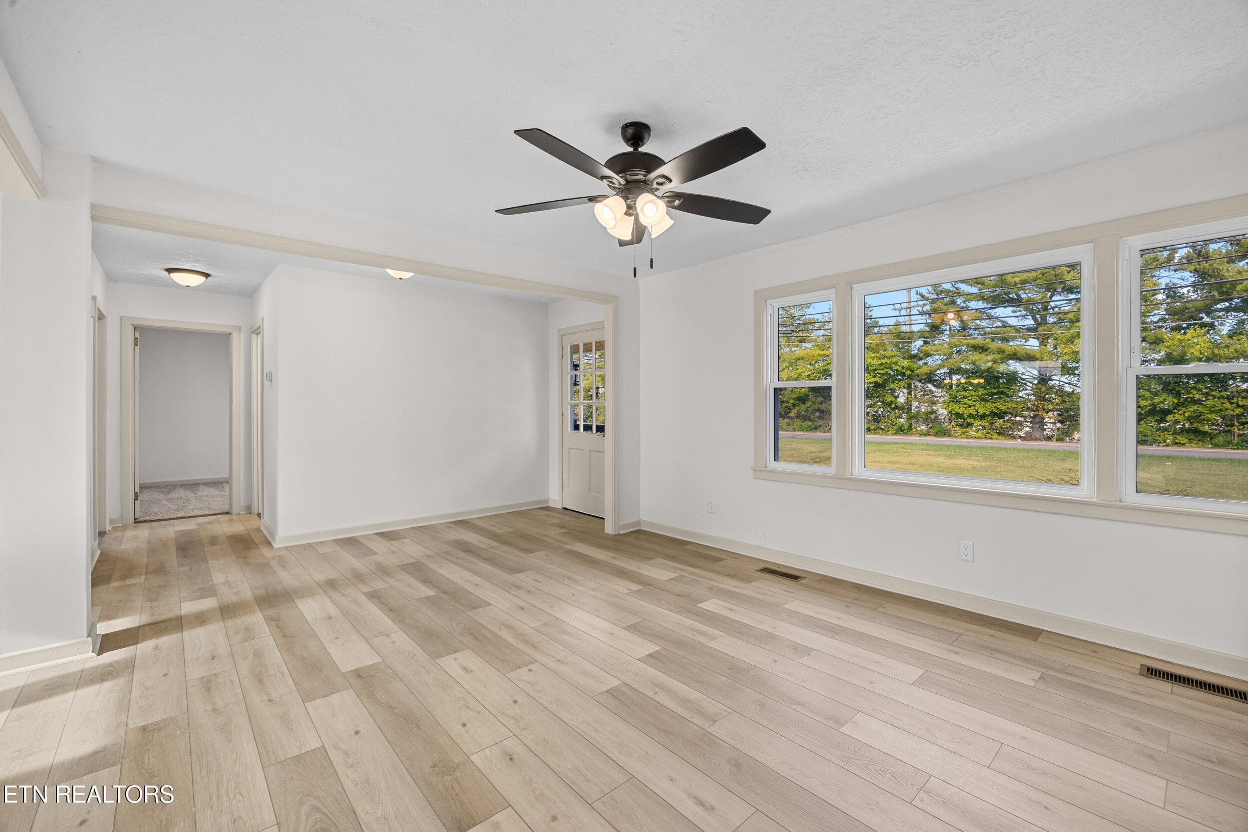 Living area/main entry - 1618 Old Niles Ferry Rd, Maryville, TN 37803, Maryville