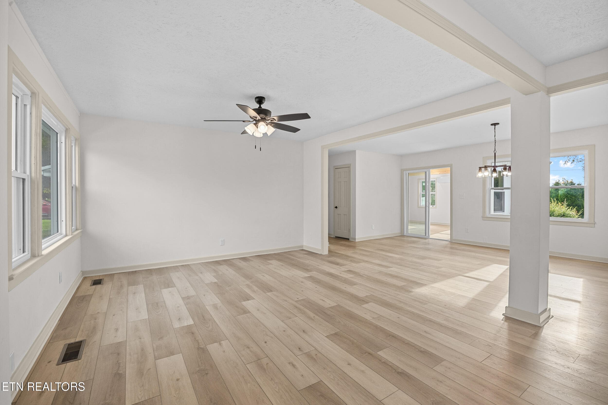Dining/Living area - 1618 Old Niles Ferry Rd, Maryville, TN 37803, Maryville