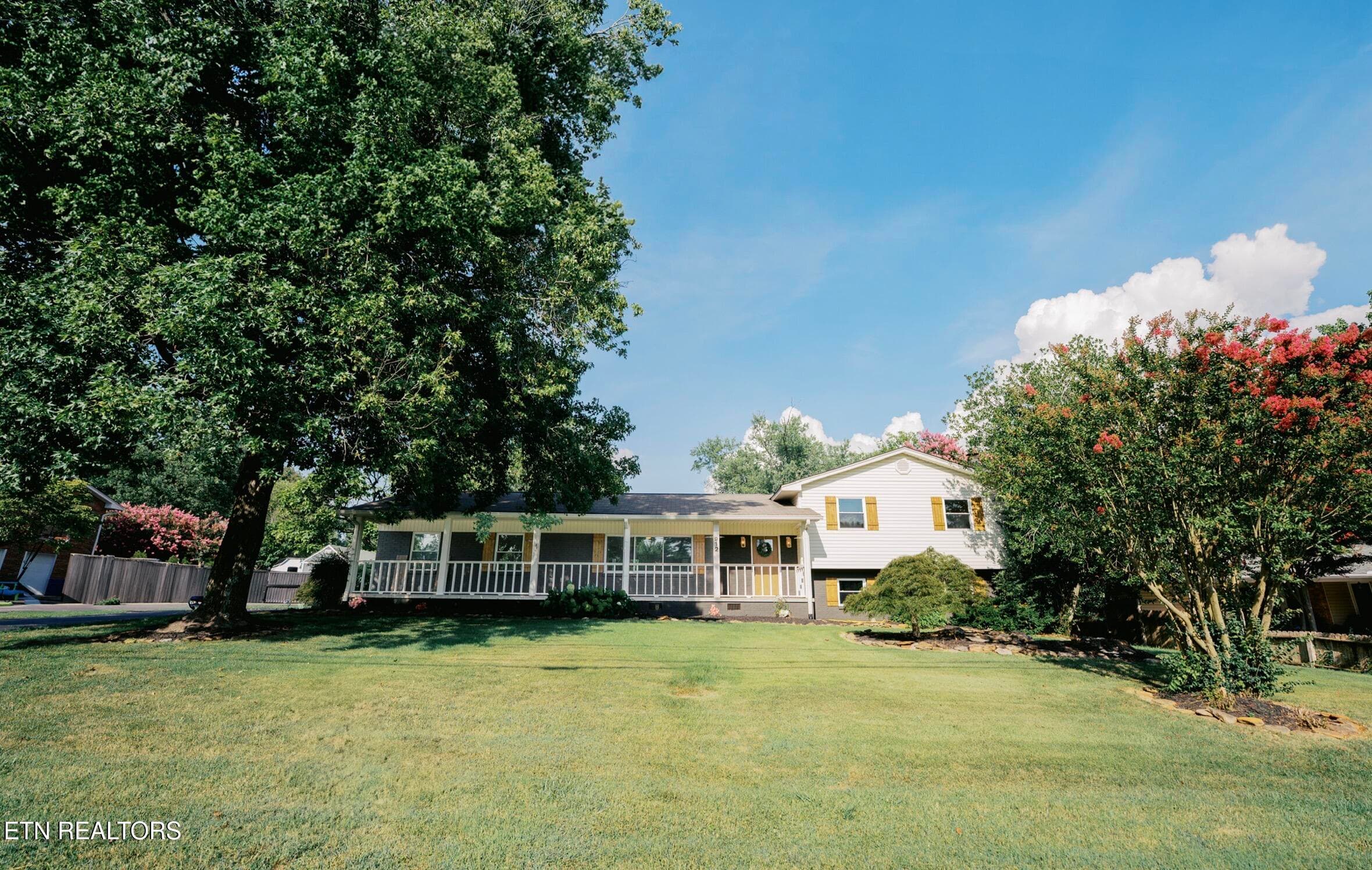 912 Naples Rd, Knoxville, TN 37923