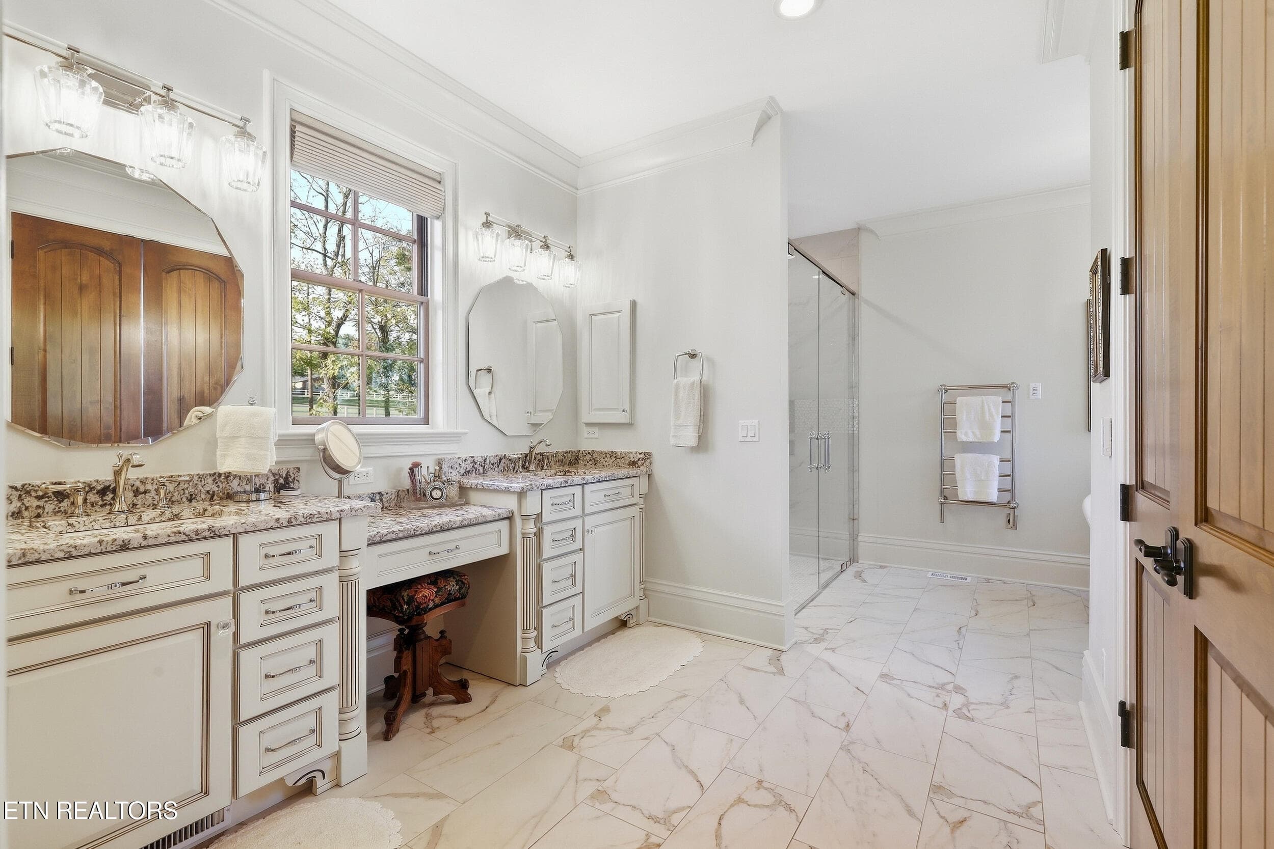 Primary Ensuite Bath - 2032 Cochran Rd, Maryville, TN 37803