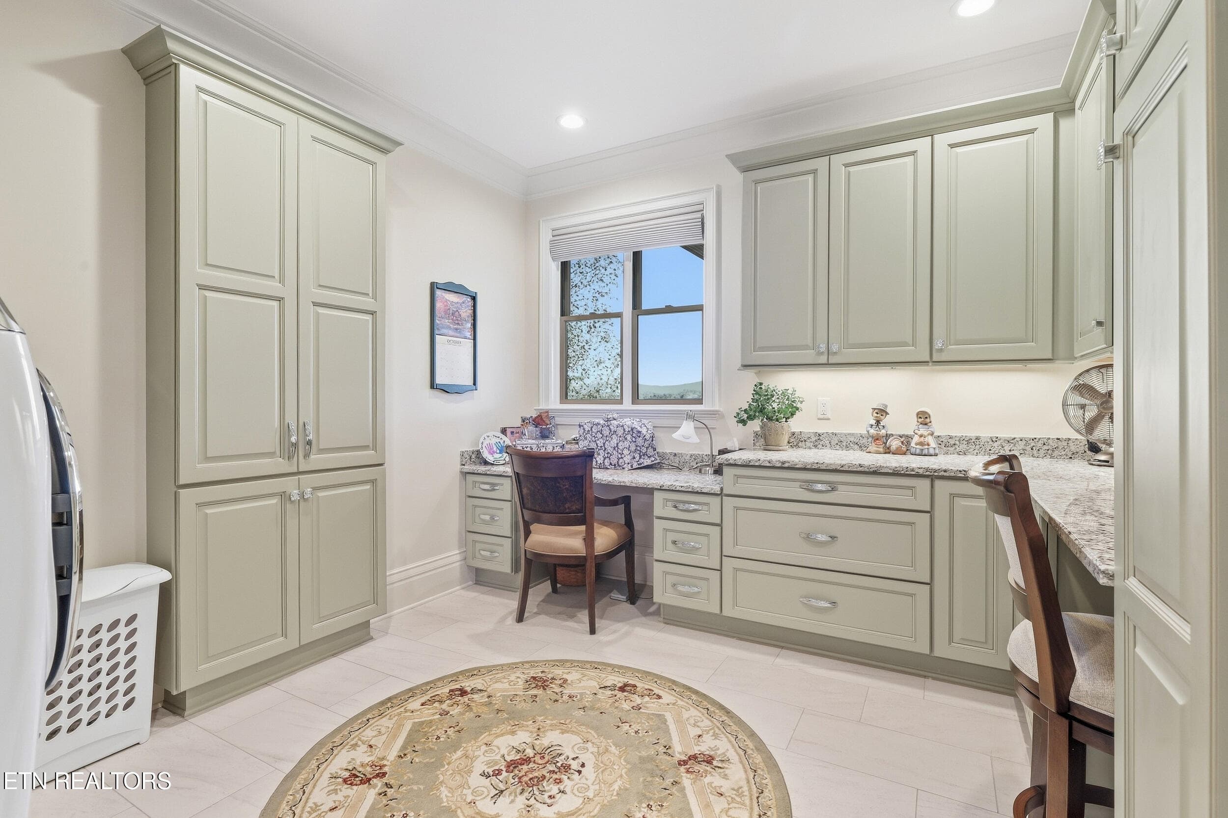 Custom Laundry and Craft Room - 2032 Cochran Rd, Maryville, TN 37803