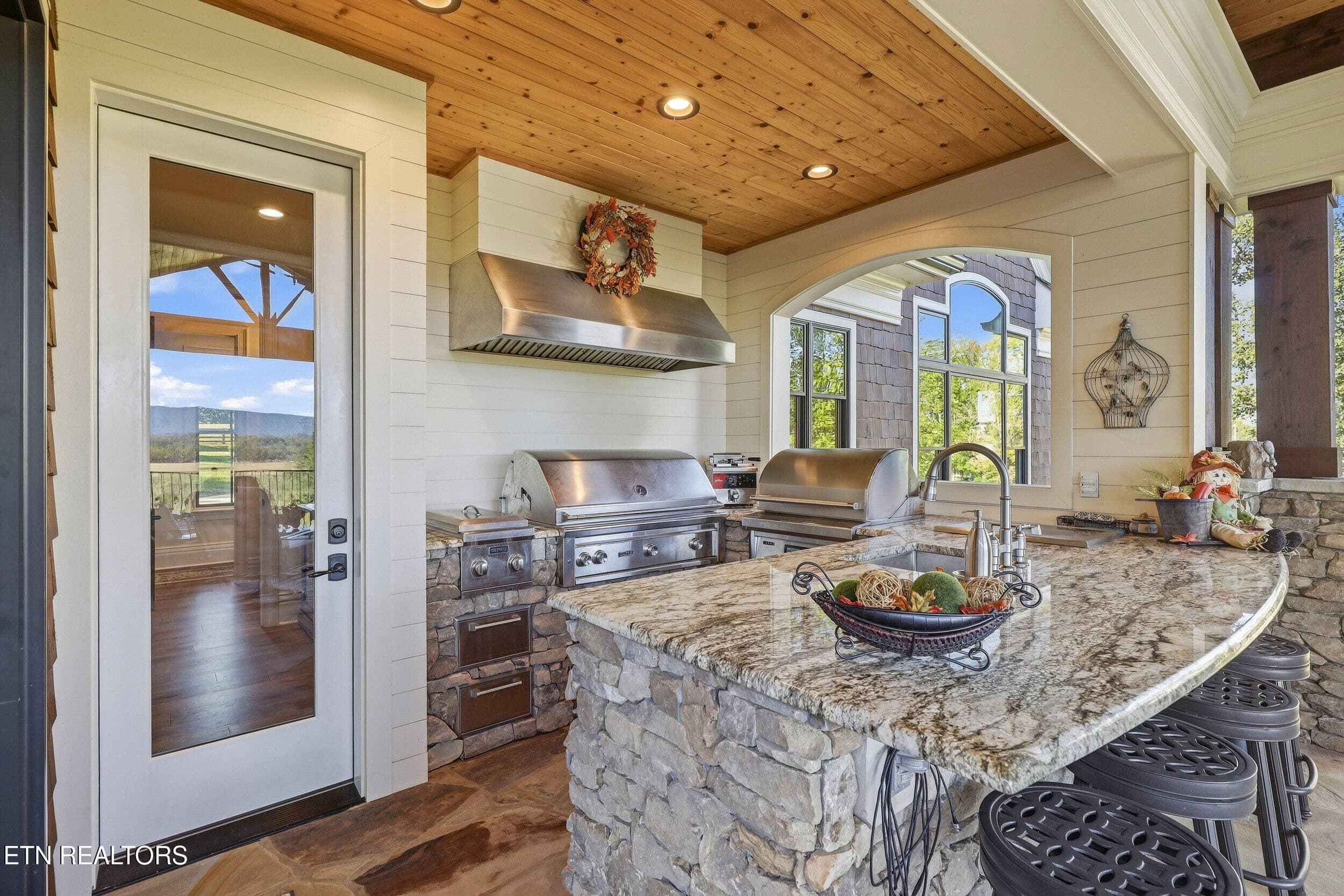 Outdoor Kitchen - 2032 Cochran Rd, Maryville, TN 37803
