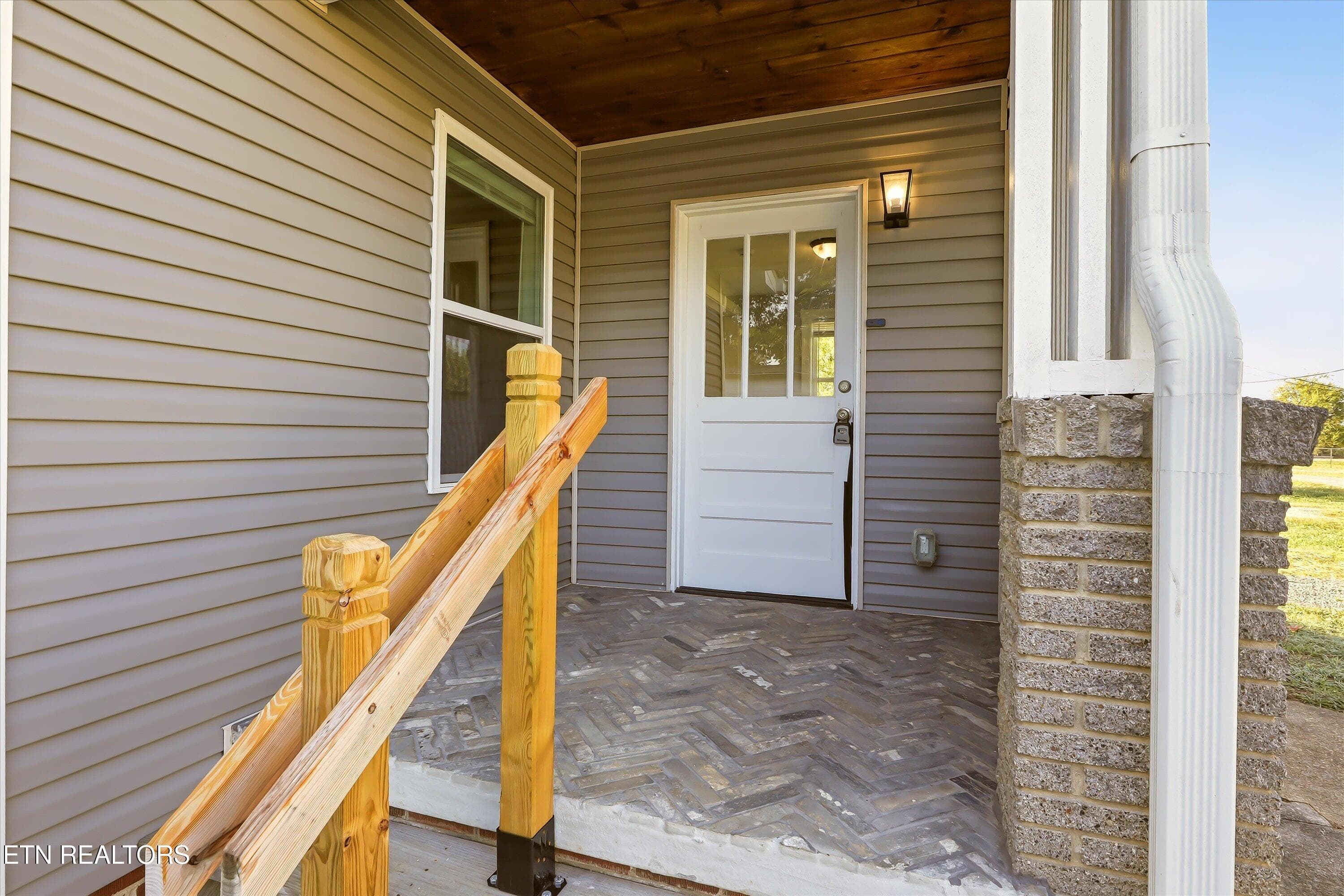 Front Porch - 2334 Old Knoxville Pike, Maryville, TN 37804, Maryville