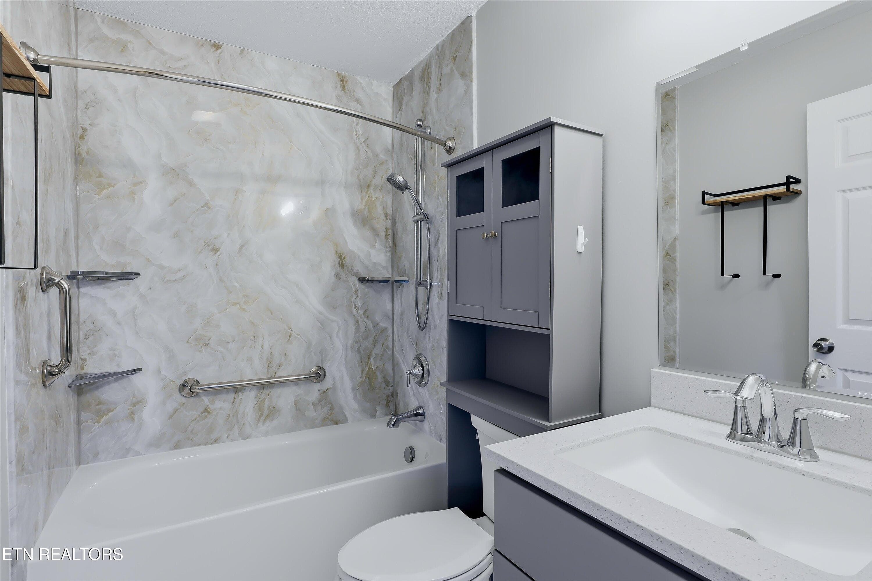 Bathroom - 2334 Old Knoxville Pike, Maryville, TN 37804, Maryville