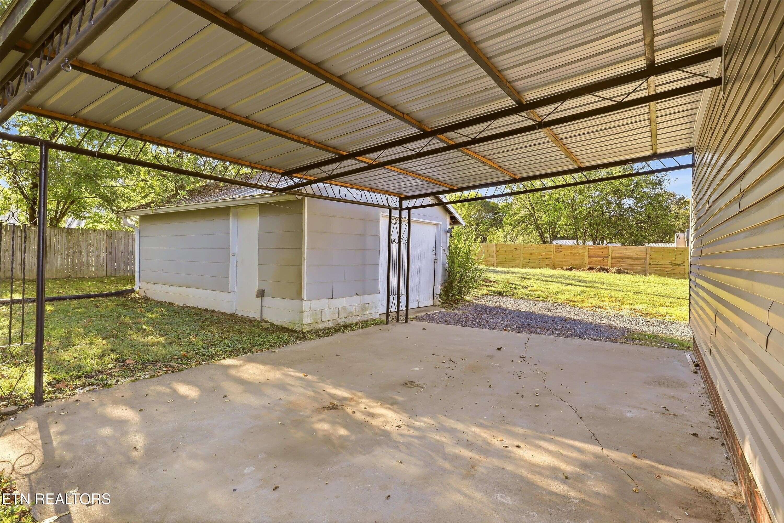 Carport/Detached Garage - 2334 Old Knoxville Pike, Maryville, TN 37804, Maryville
