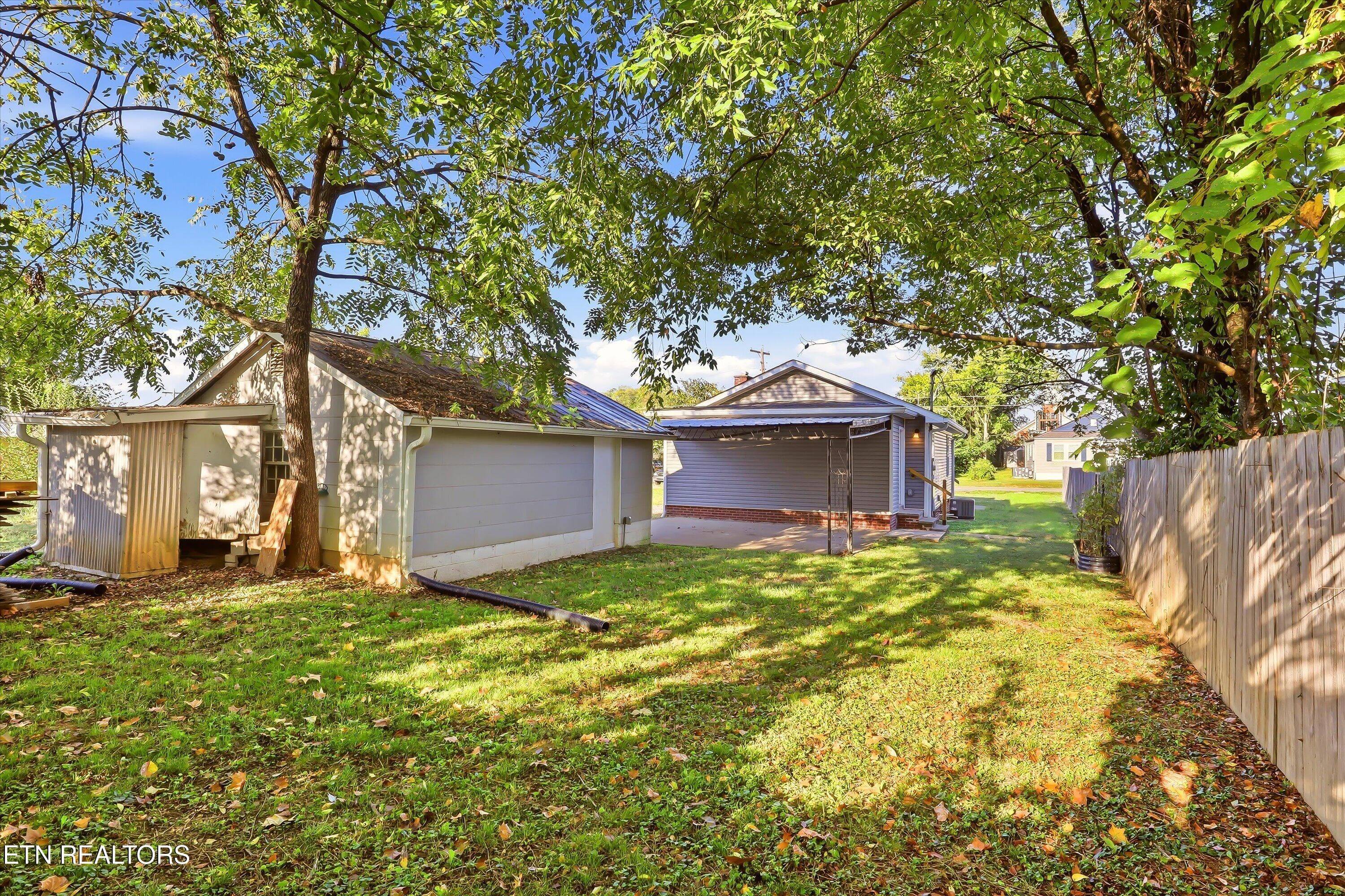 Back Yard - 2334 Old Knoxville Pike, Maryville, TN 37804, Maryville