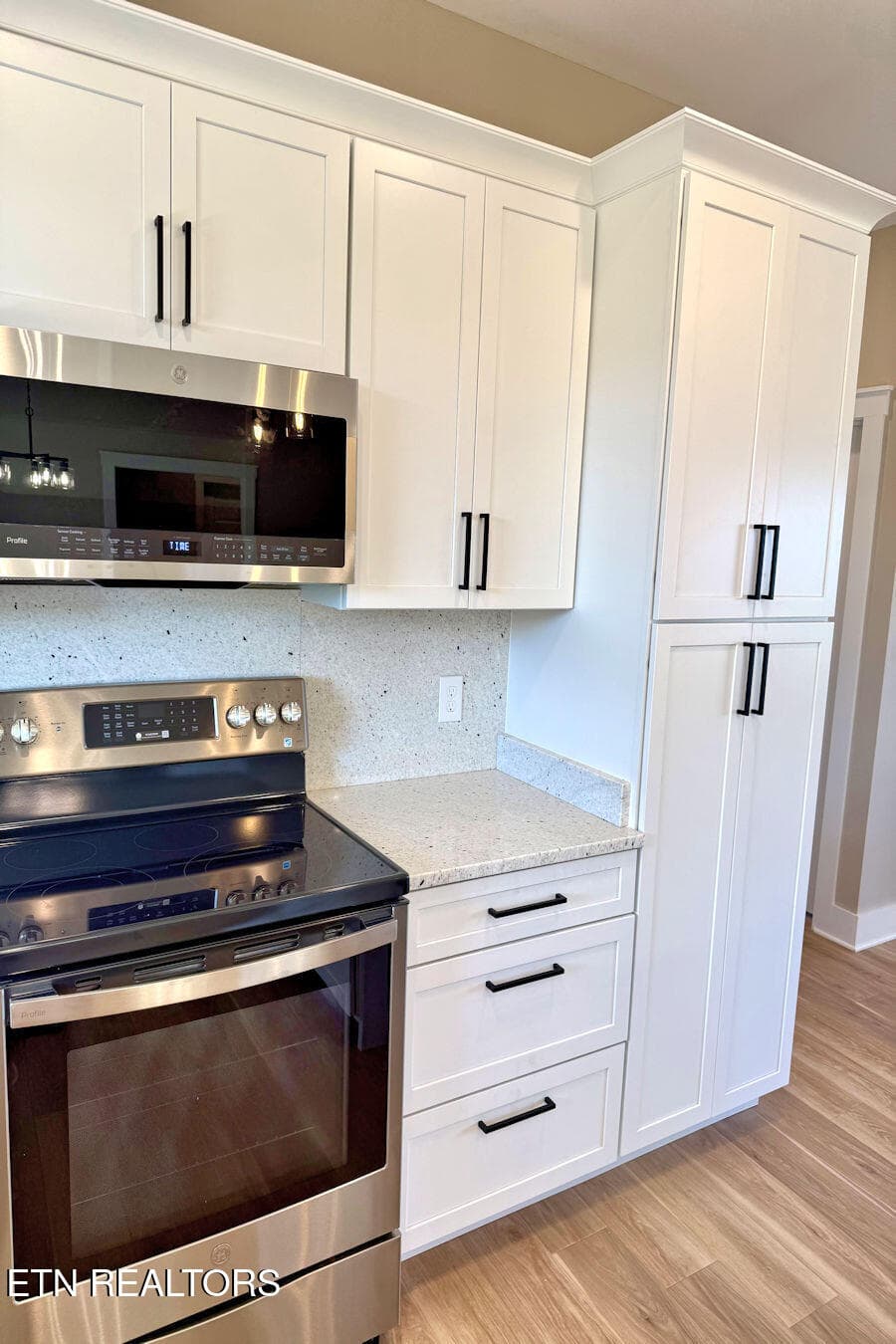 kitchen5b - 1259 Stewart St, Sevierville, TN 37876, Sevierville