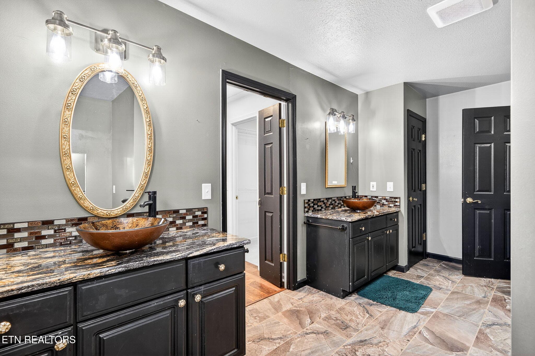 Primary En Suite - 15 Ridge Crest Circle, Crossville, TN 38558, Crossville