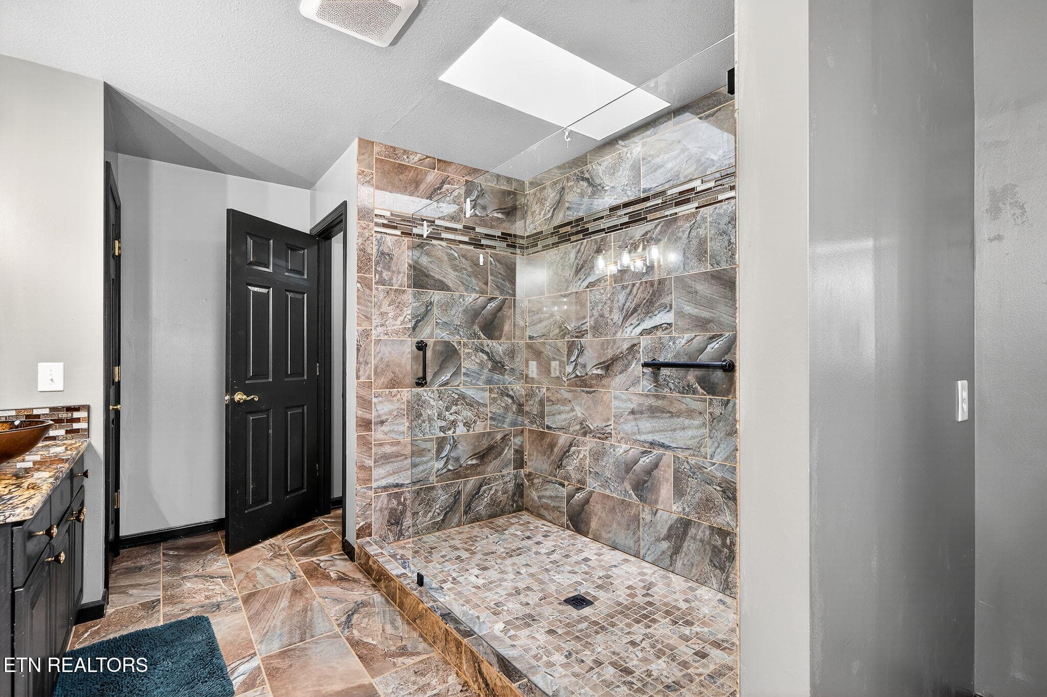 Primary En Suite - 15 Ridge Crest Circle, Crossville, TN 38558, Crossville