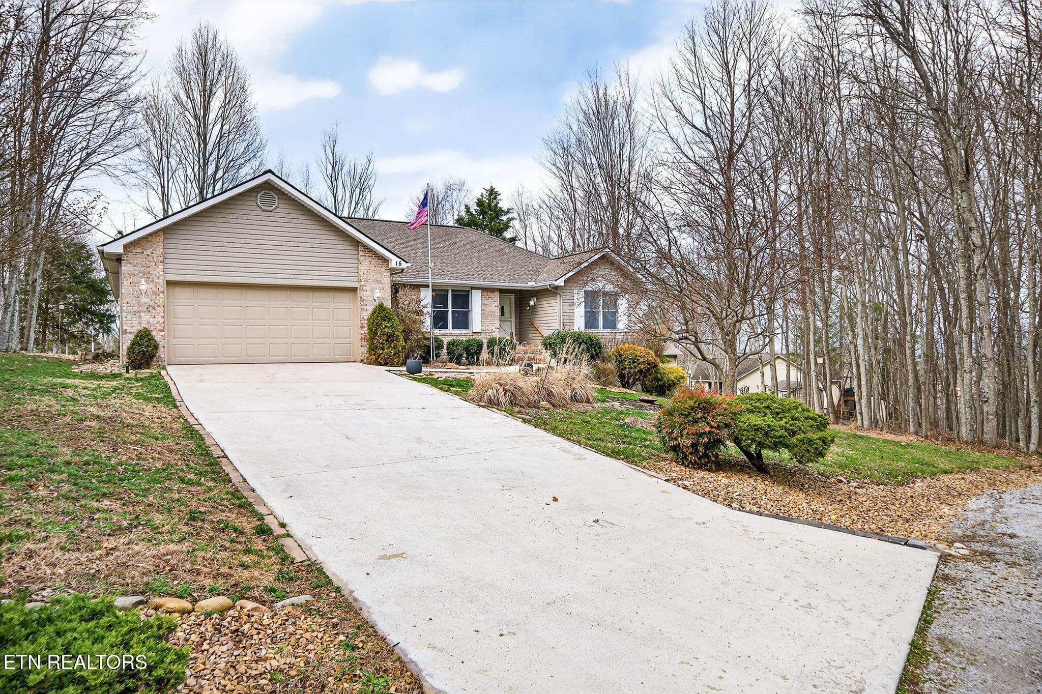 Driveway - 15 Ridge Crest Circle, Crossville, TN 38558, Crossville