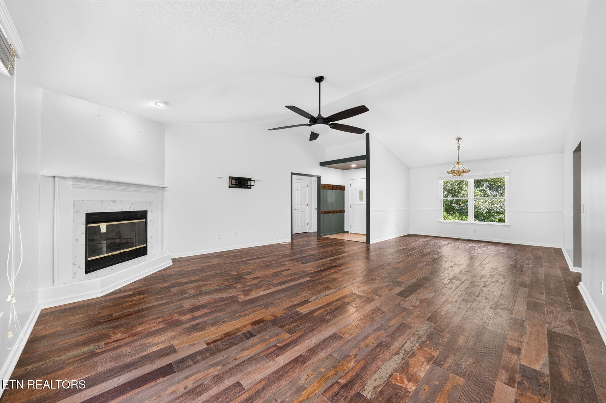 Living/Dining/Foyer - 15 Ridge Crest Circle, Crossville, TN 38558, Crossville