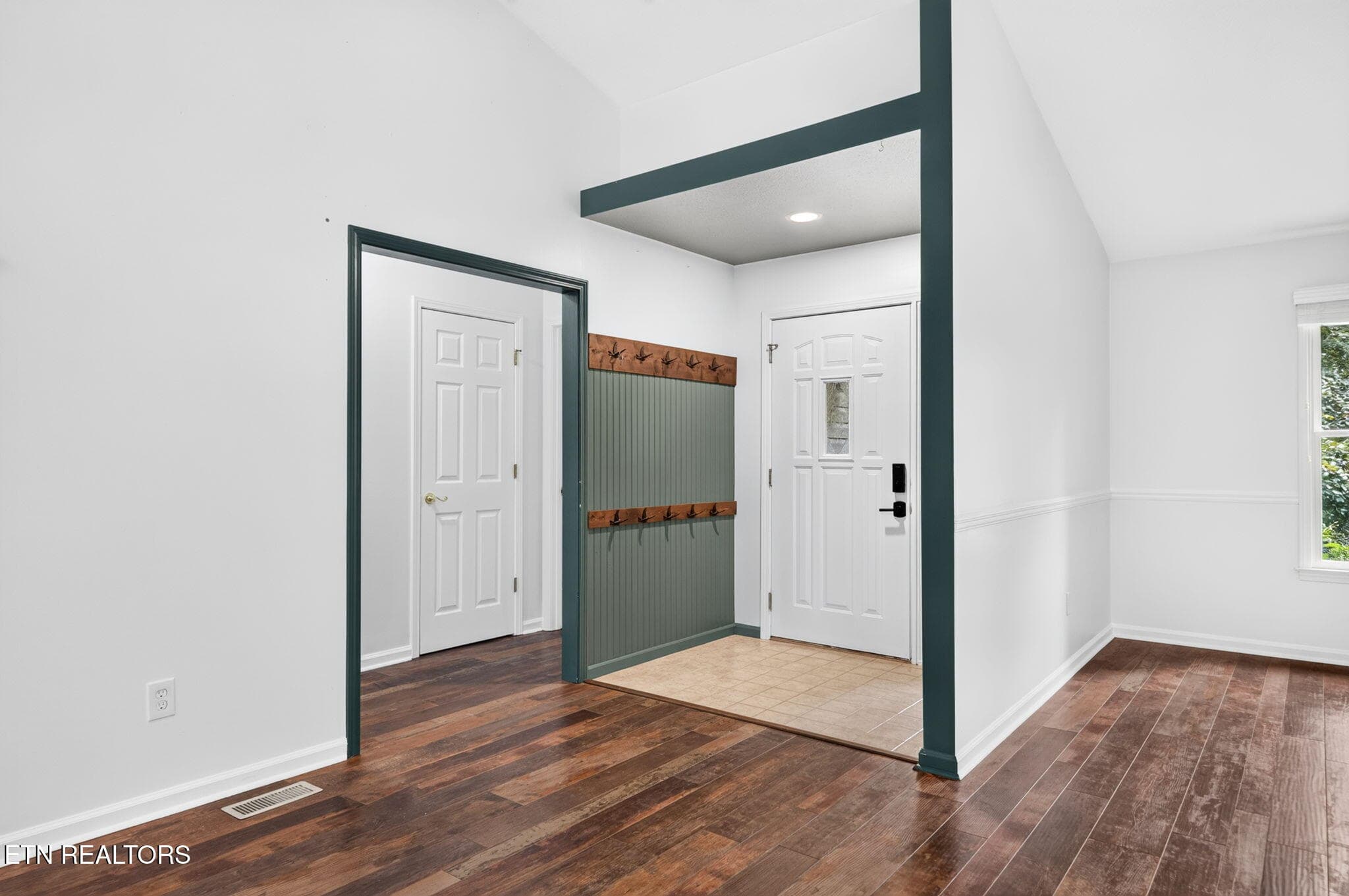 Foyer - 15 Ridge Crest Circle, Crossville, TN 38558, Crossville