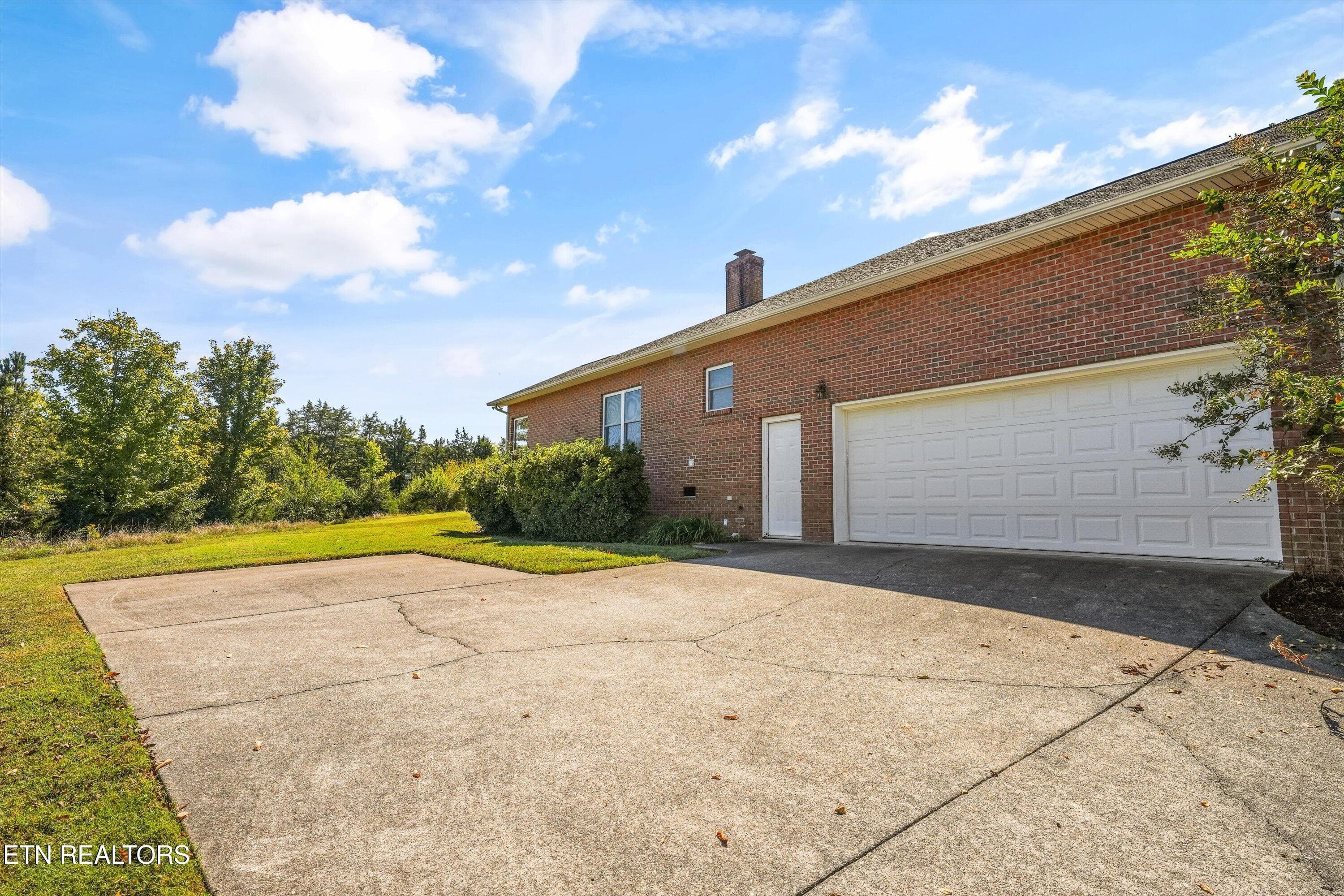 Attached 2 car garage - 3412 Seebers Court, Louisville, TN 37777, Louisville