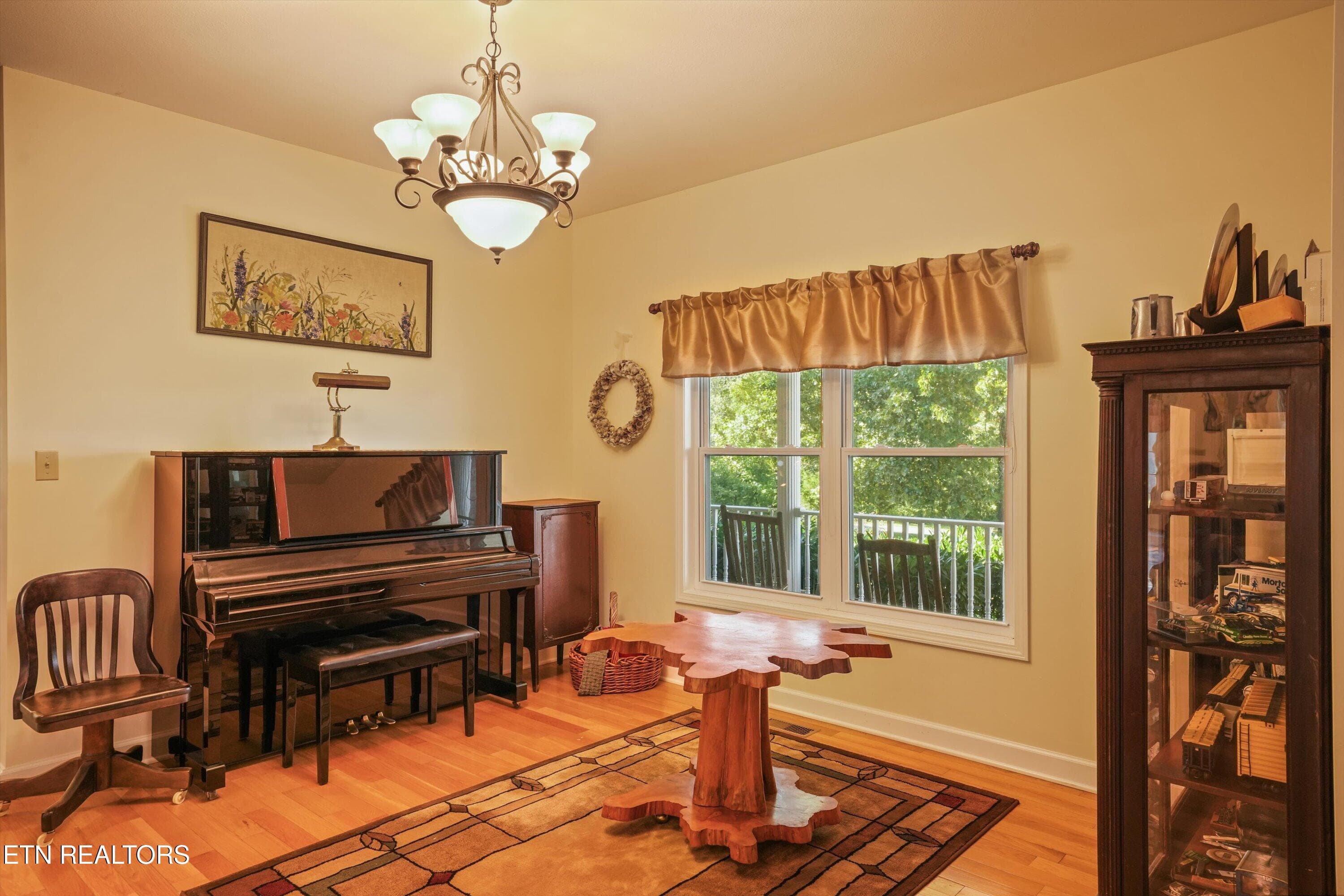 Dining area - 3412 Seebers Court, Louisville, TN 37777, Louisville