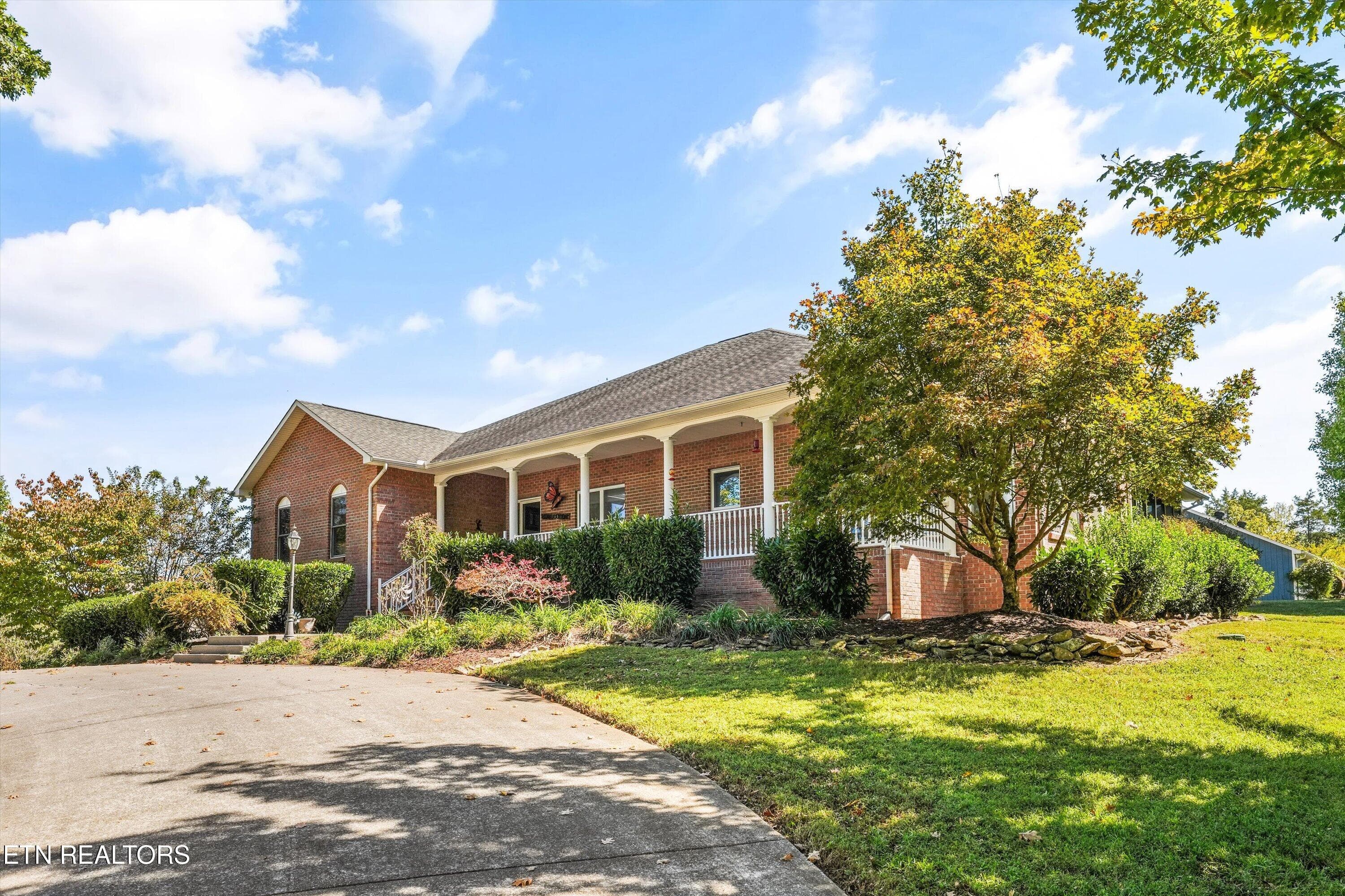 Beautiful one level brick home - 3412 Seebers Court, Louisville, TN 37777, Louisville