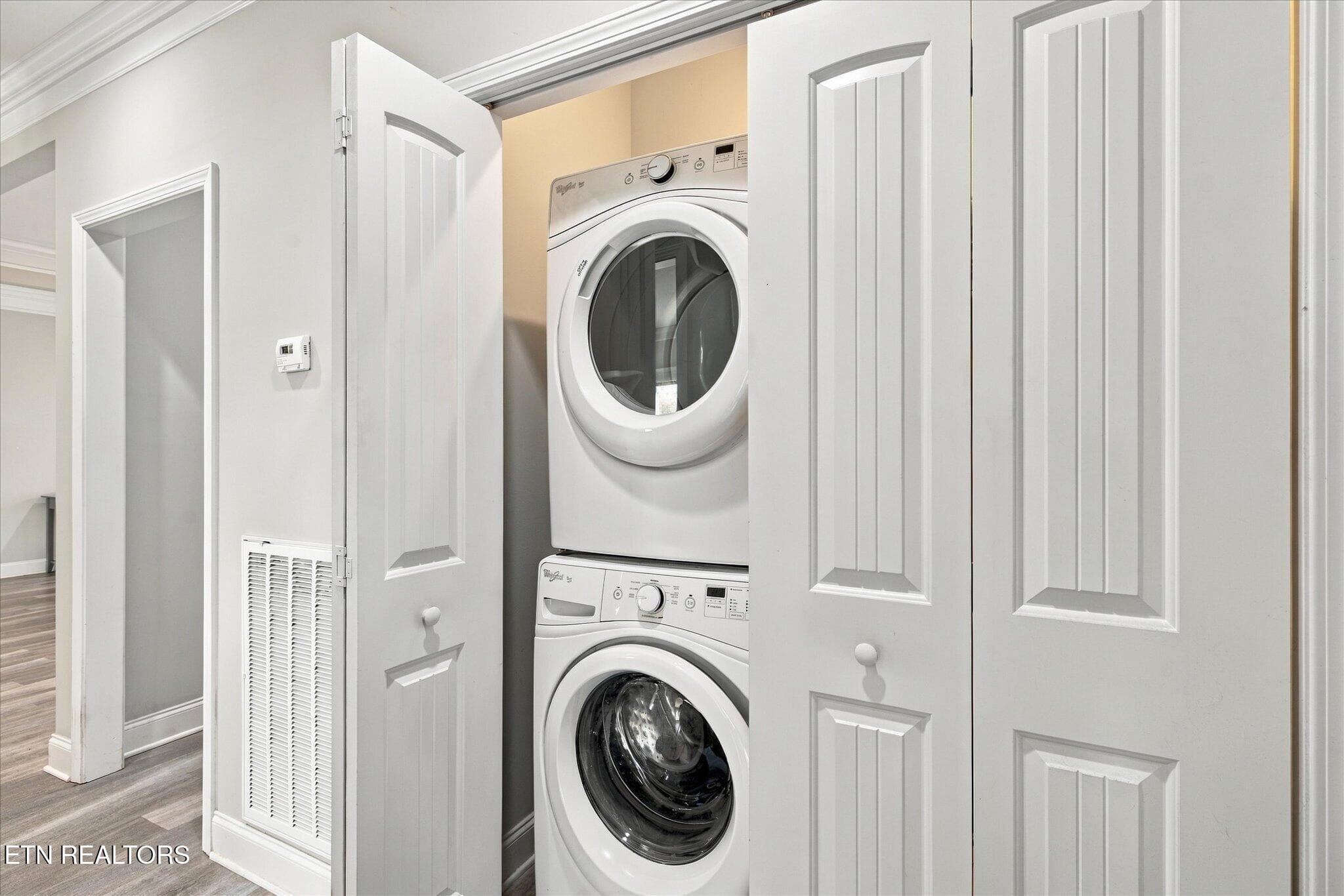 Laundry - 605 Broadberry Ave, Oak Ridge, TN 37830, Oak Ridge