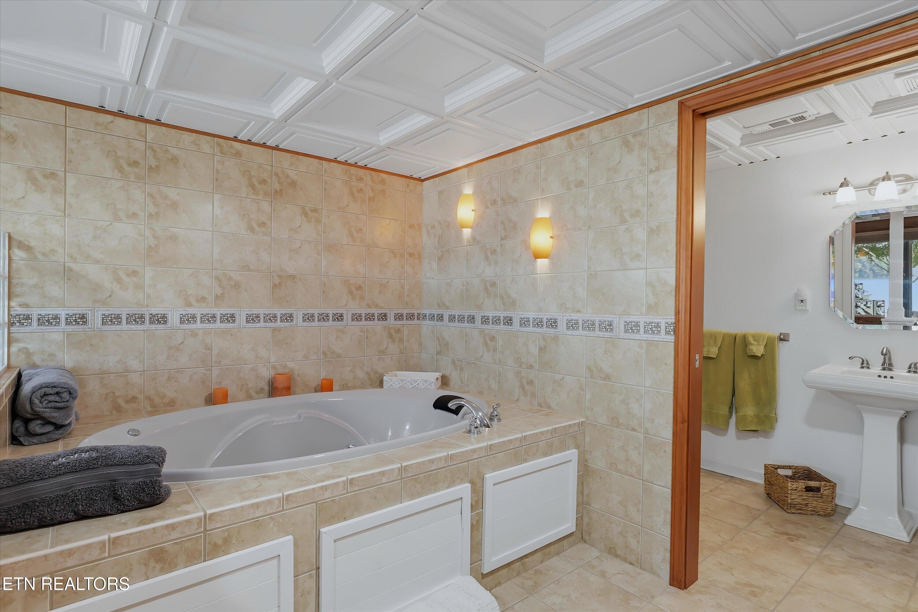 14Downstairs Jacuzzi - 4909 Scenic Point Channel, Louisville, TN 37777, Louisville
