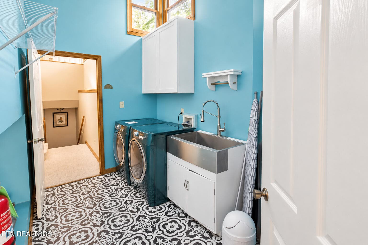 bright_aqua_laundry_room_with_teal_appli - 504 Matterhorn Drive, Gatlinburg, TN 37738, Gatlinburg