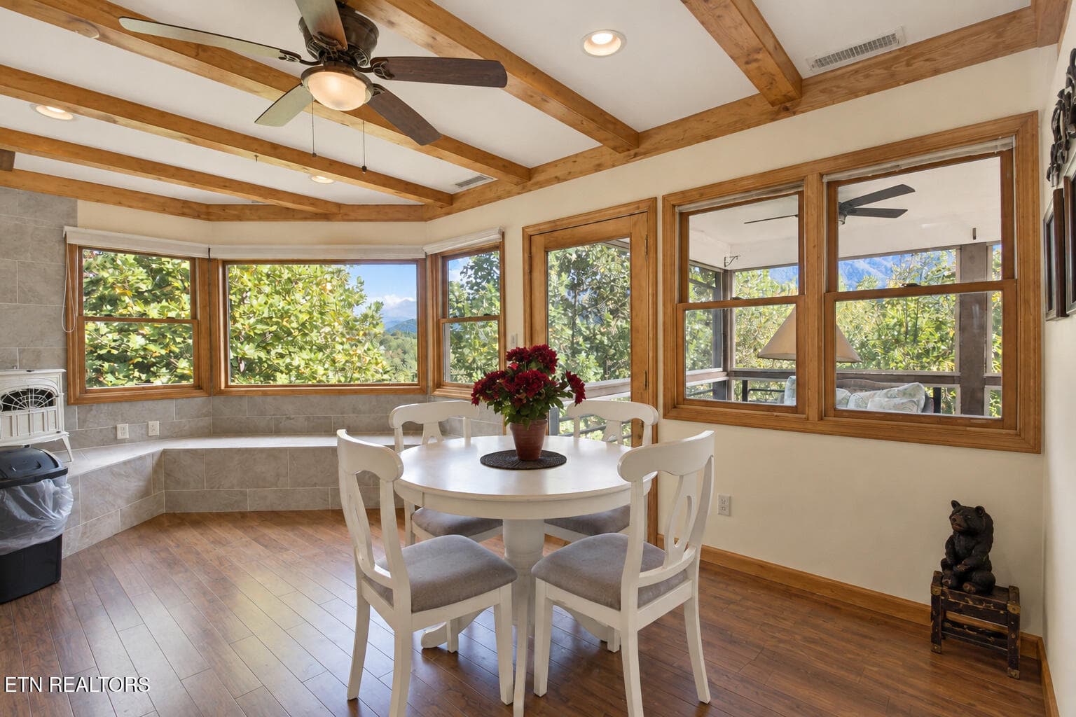 bright_bay_window_dining_nook - 504 Matterhorn Drive, Gatlinburg, TN 37738, Gatlinburg