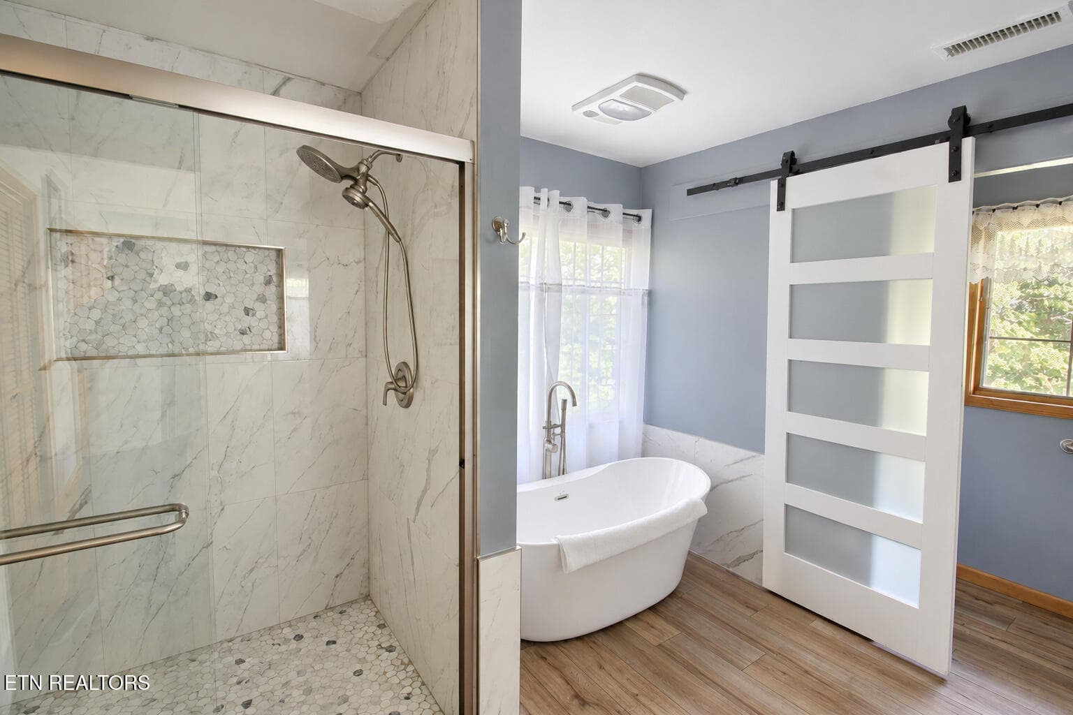 bright_modern_bathroom_retreat - 504 Matterhorn Drive, Gatlinburg, TN 37738, Gatlinburg