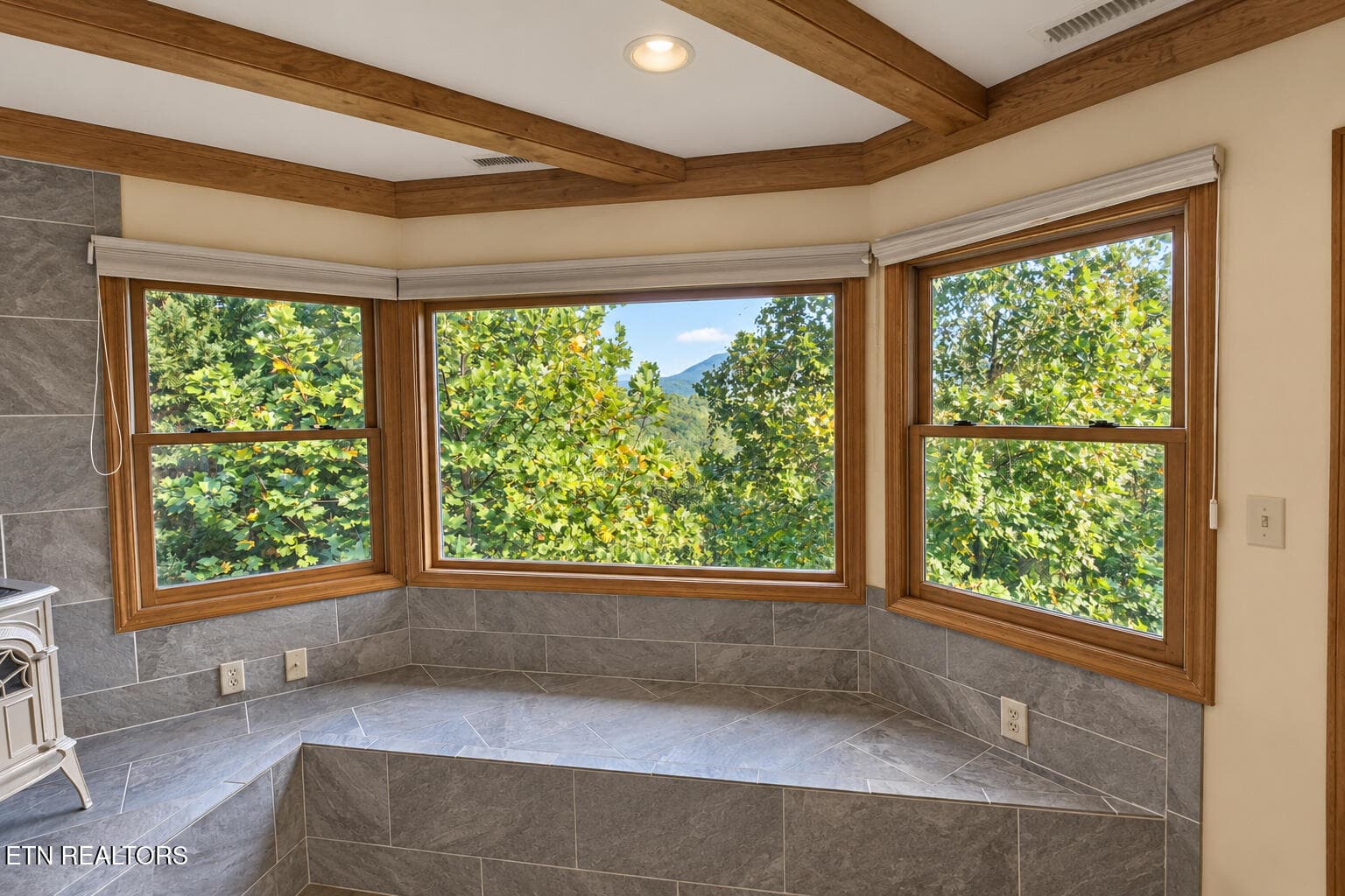 bright_rustic_bay_window_nook - 504 Matterhorn Drive, Gatlinburg, TN 37738, Gatlinburg