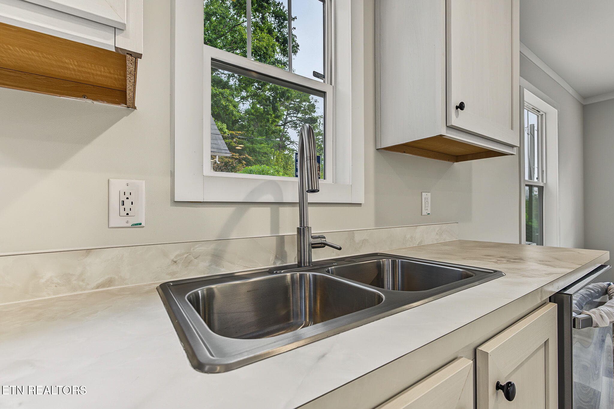12-web-or-mls-3821-bonnie-view-ave - 3821 Bonnie View Ave, Knoxville, TN 37914, Knoxville